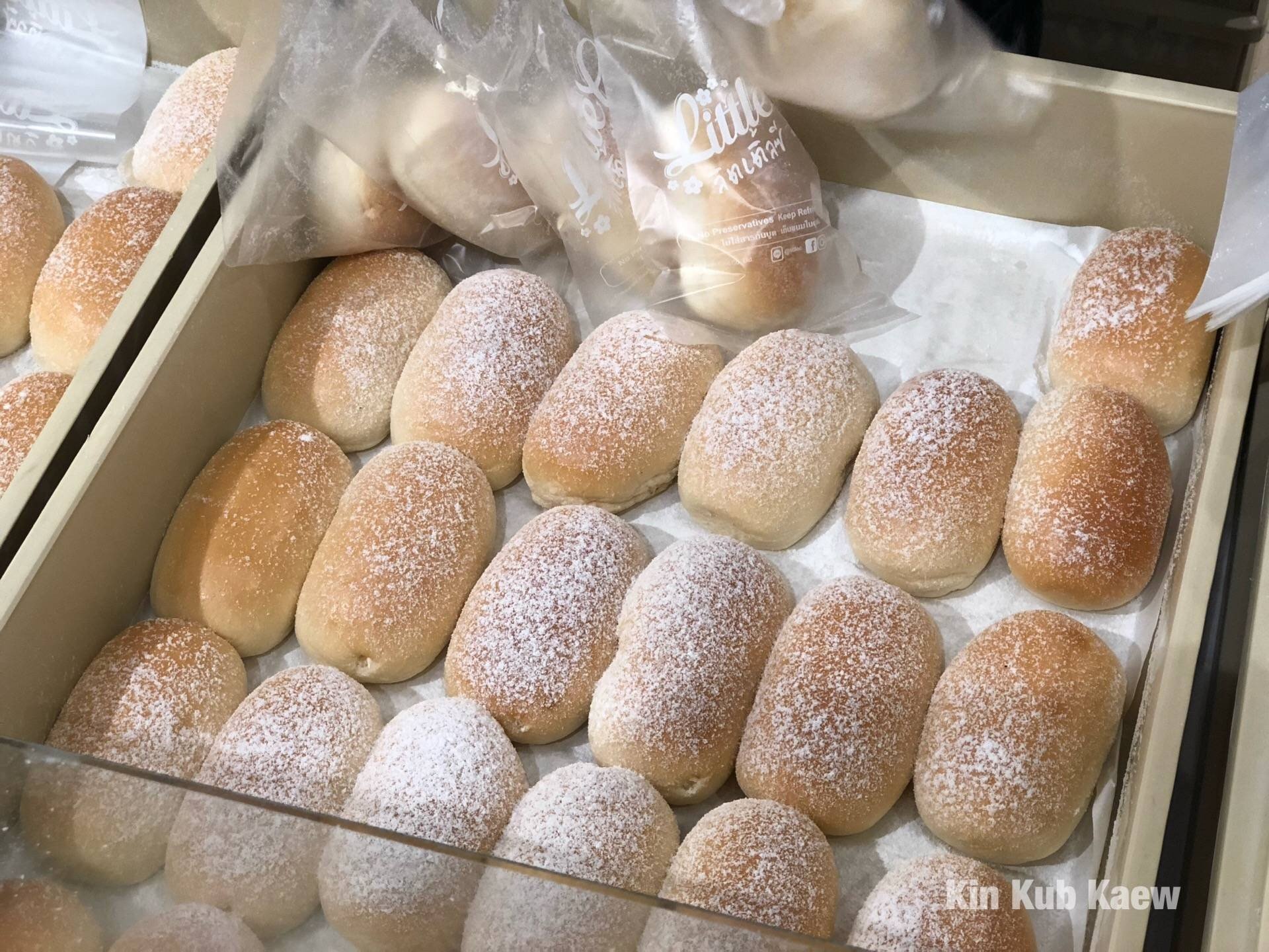 ขนมปังไส้ครีมนมสด ลิตเติ้ลซี บรรจุถุง 4 แถม 1 , 5 ชิ้น 100 บาท ร้าน