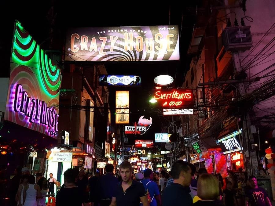 Pattaya Walking Street รีวิวสถานที่ท่องเที่ยว