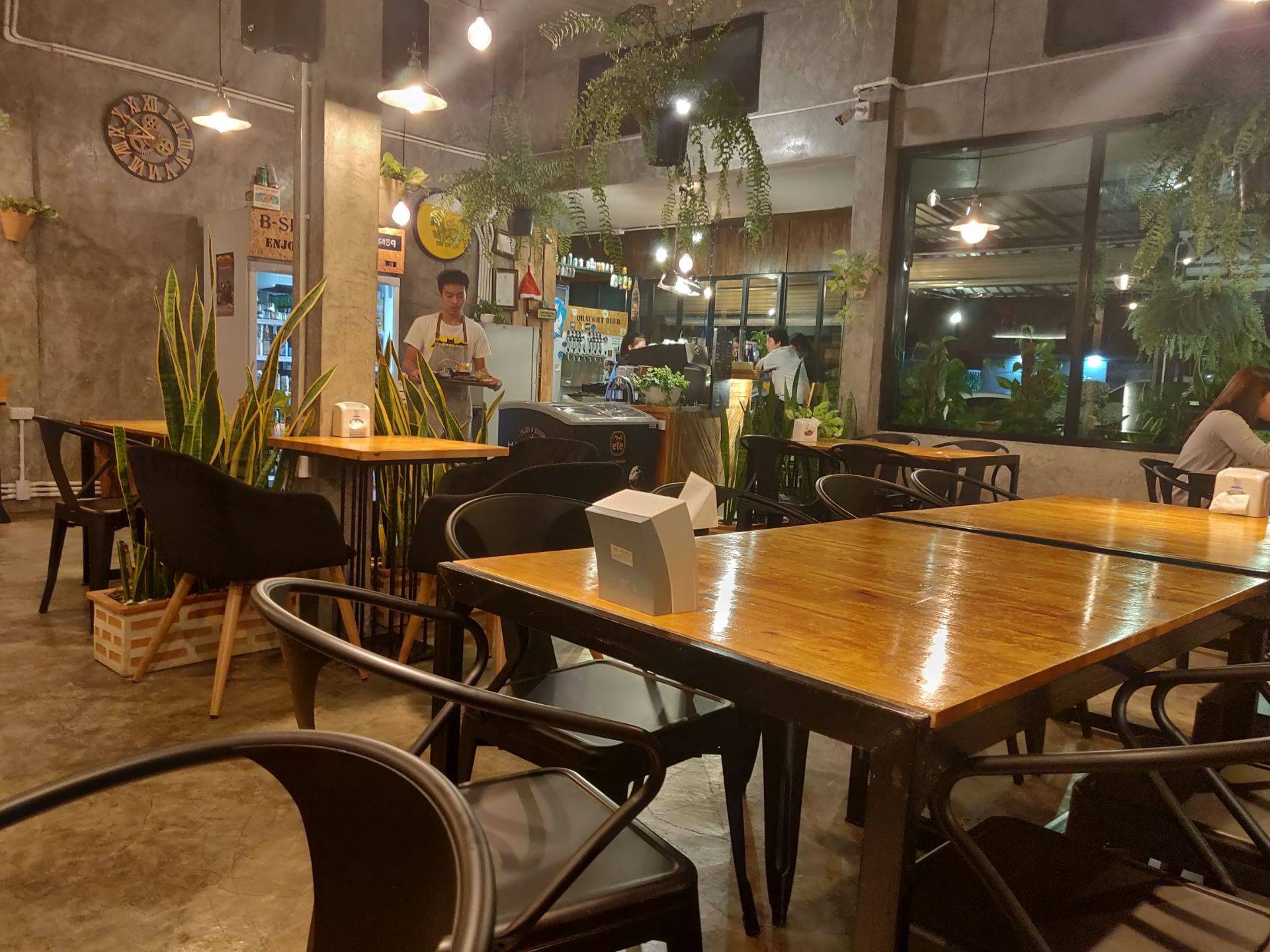 รีวิว B-Space - ร้านอาหาร และเครื่องดื่ม สไตท์โมเดิล ในเมืองนครนายก