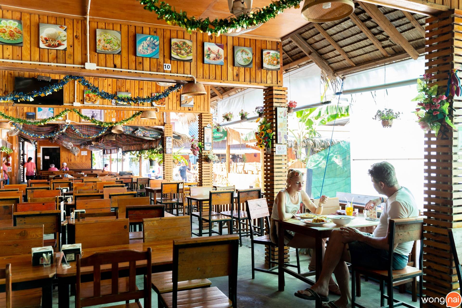 Papaya Mom ร้านอาหารเกาะหลีเป๊ะ กินซีฟู้ดสด ๆ จ๊วดส้มตำรสเด็ด