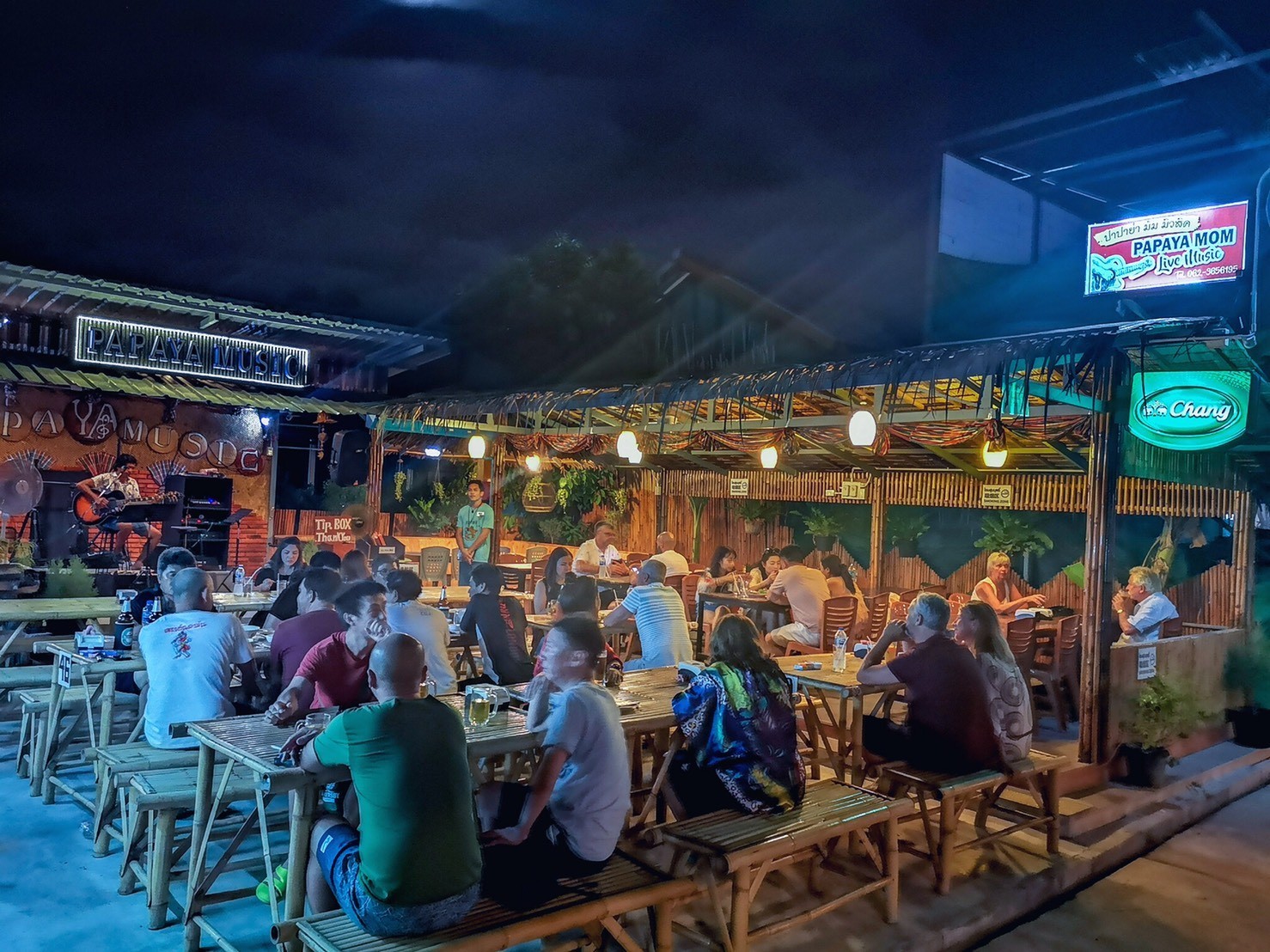 Papaya Mom ร้านอาหารเกาะหลีเป๊ะ กินซีฟู้ดสด ๆ จ๊วดส้มตำรสเด็ด