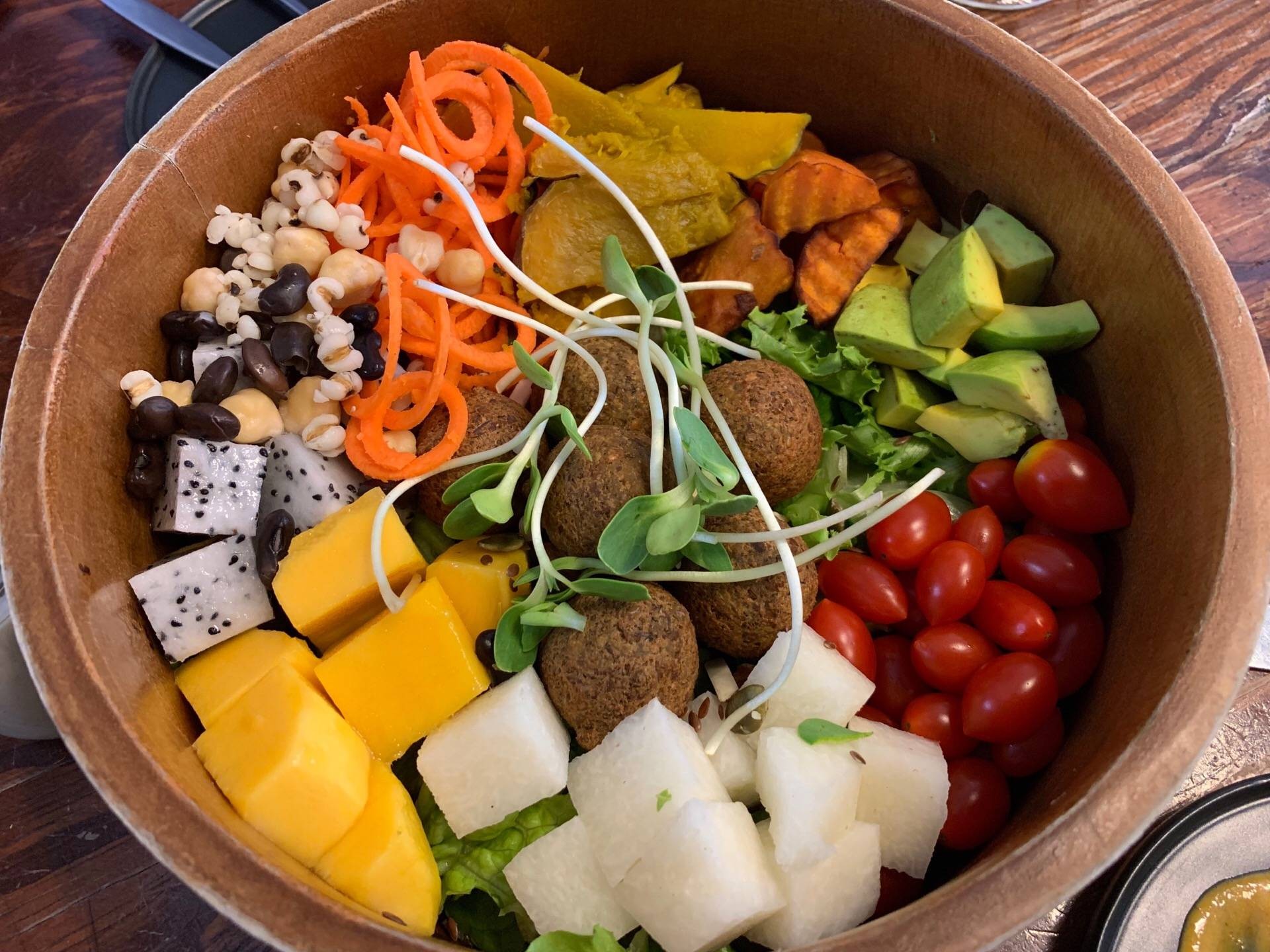 Веганов манго. Йогурт ласси вкуссвилл. Экзо веган манго маракуйя мороженое. Десерт на кокосовой основе эkzo. Веганов манго.