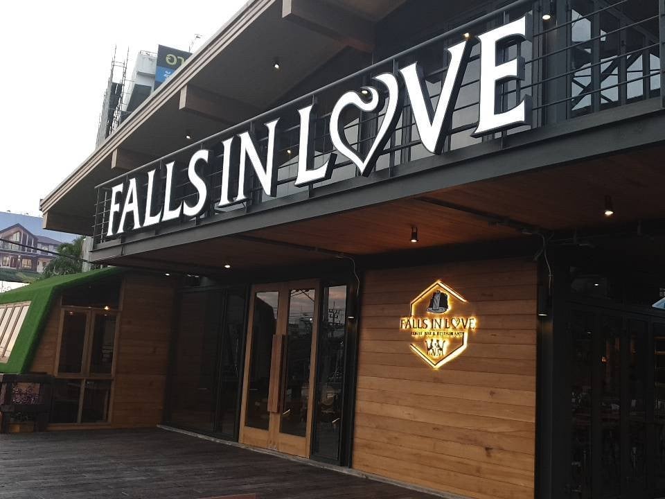 รีวิว Falls In Love Coffee-Bar & Restaurant (ฟอลส์ อิน เลิฟ) เกษตร ...