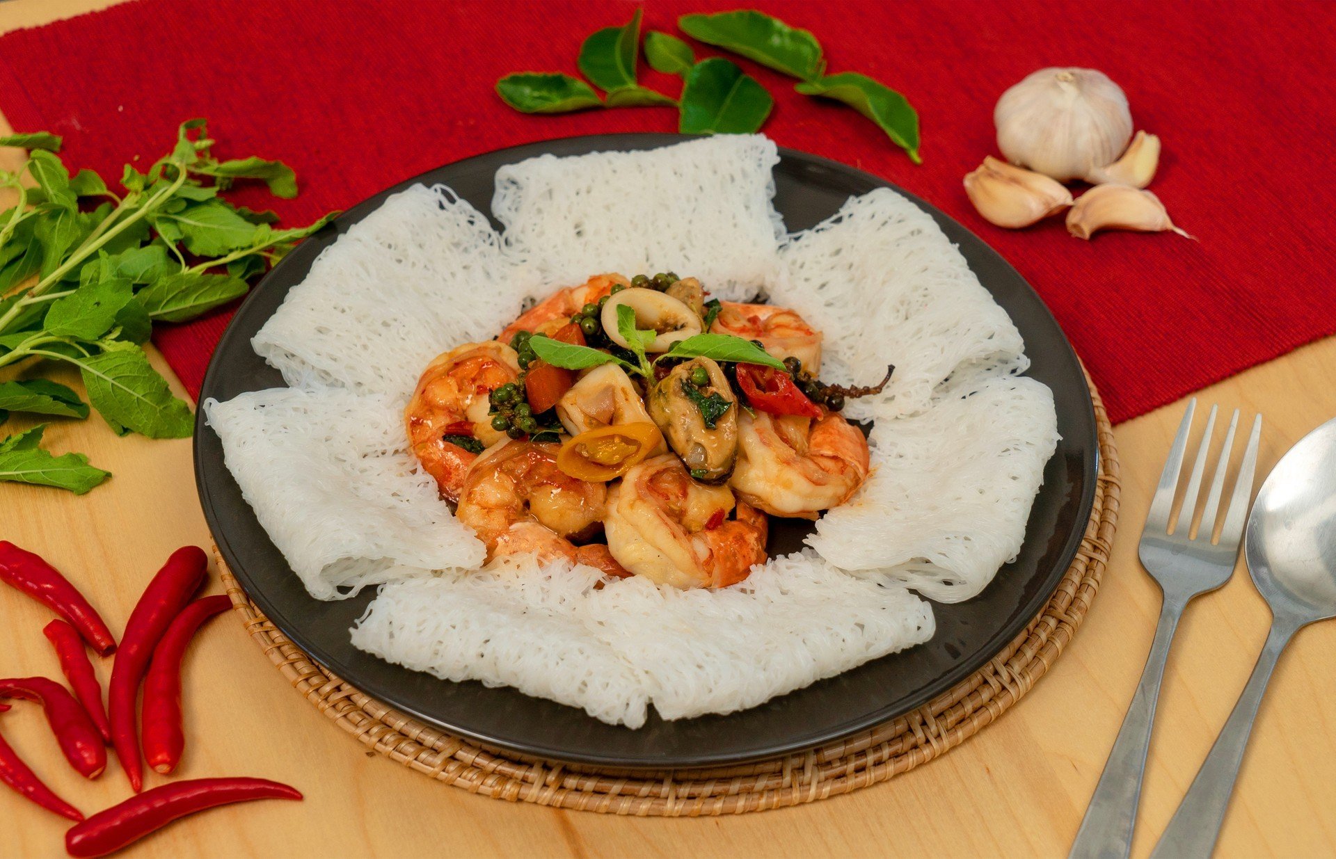 เส้นหมี่ผัดขี้เมาซีฟู้ด