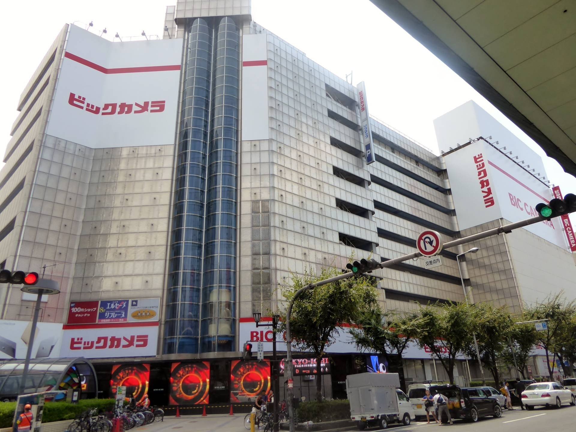 BIC CAMERA Namba Store รีวิวสถานที่ท่องเที่ยว