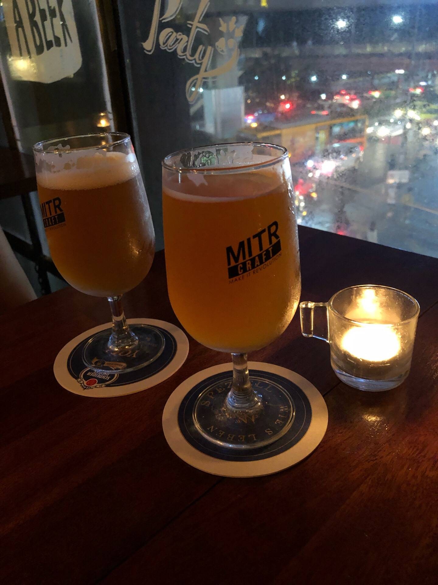 รีวิว Mitr Bar ชิลดี ฟังเพลงจิบเบียร์ เพลินๆ