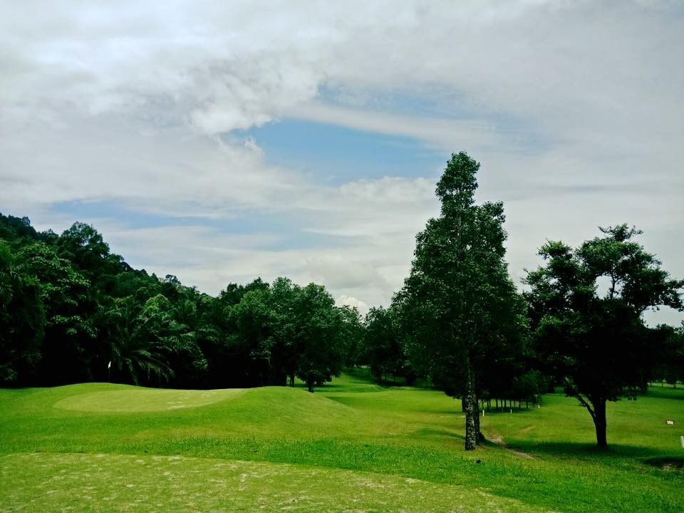 สนามกอล์ฟค่ายรัตนรังสรรค์