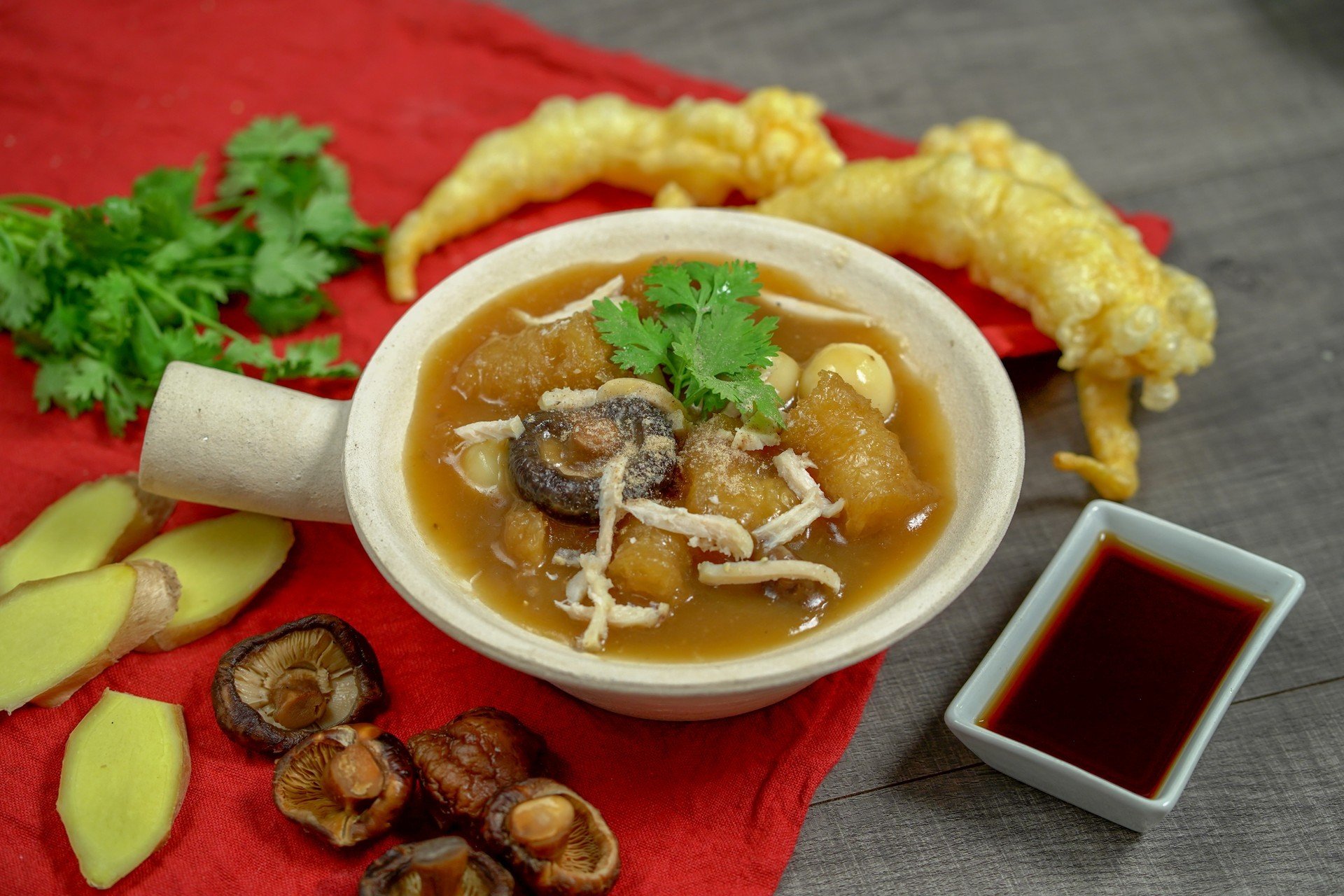 กระเพาะปลาน้ำแดง