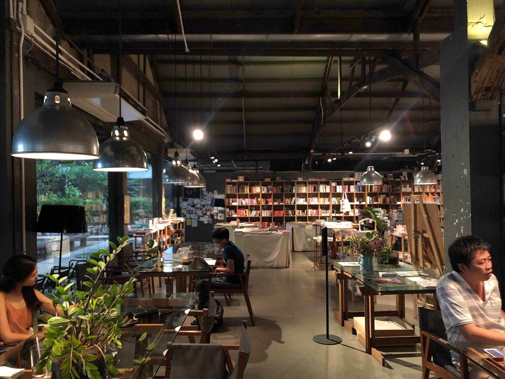 รีวิว The Jam Factory ร้านหนังสือสไตล์คาเฟ่ บรรยากาศโรแมนติก Wongnai