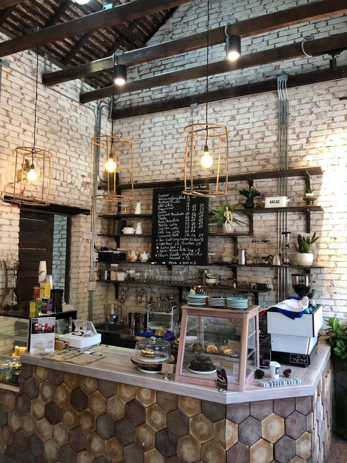 รีวิว Formula B - ร้านตกแต่งสวยงามมีมุมถ่ายรูปเยอะ เมนู Rose Cocoa คือ ...