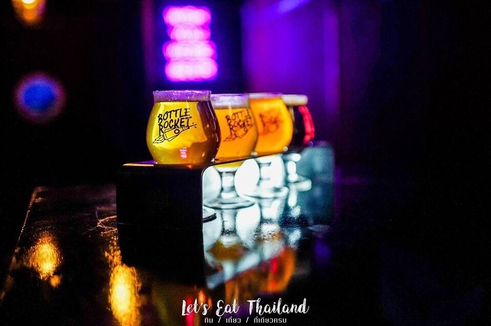 รูป Bottle rocket craft beer bar สนามเป้า
