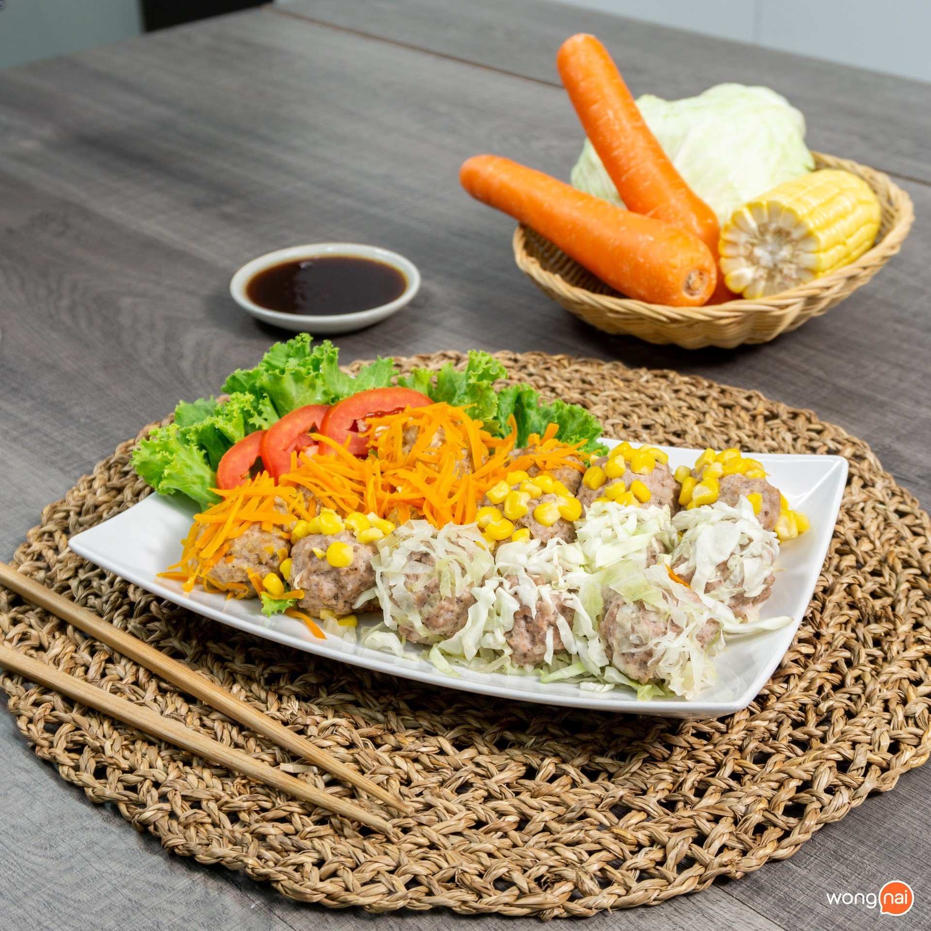 หมูปั้นก้อนนึ่งสามสี