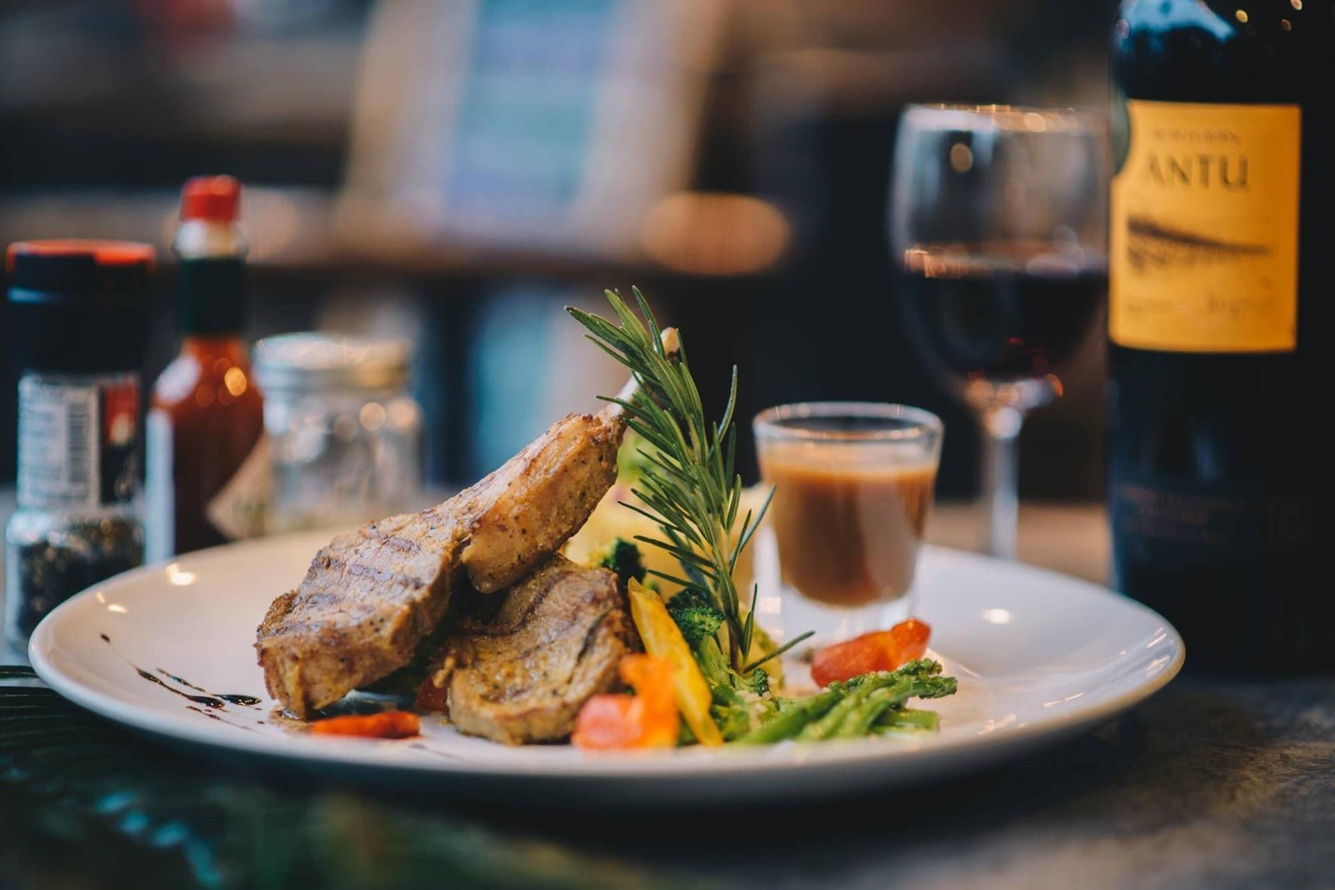 Wine Corner Bar & Bistro Trang สั่งอาหารเดลิเวอรี Wongnai x LINE MAN