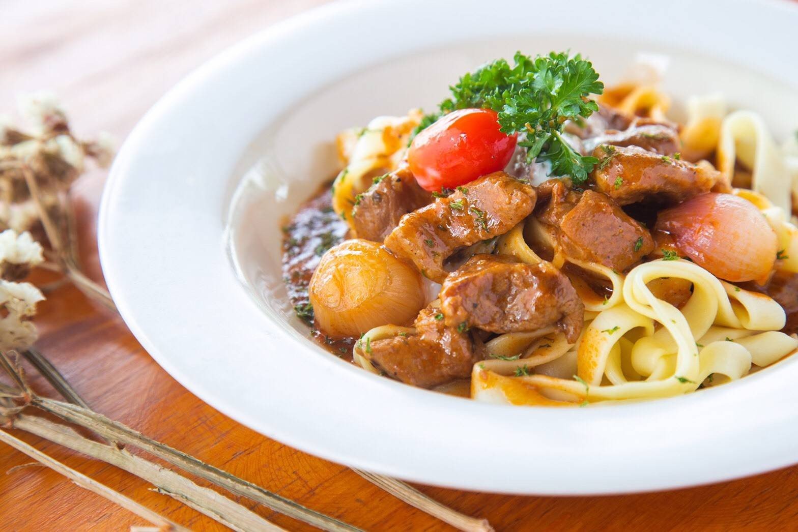 ร้าน ข้าวซอยสุริวงศ์ & Uncle Tom Steak House สาขากรุงเทพฯ รีวิว