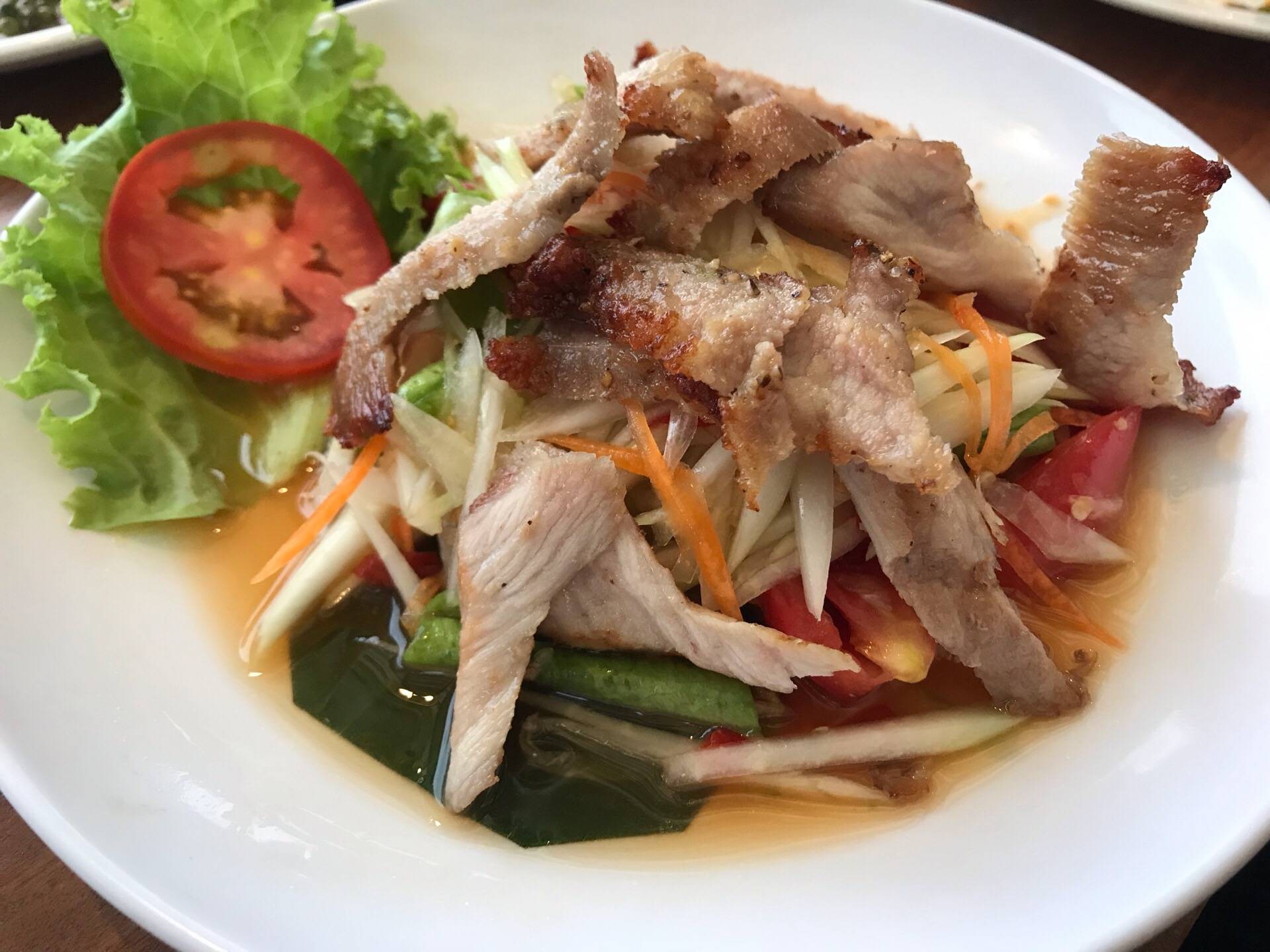 ตำคอหมูย่าง ร้าน ครัวริมบึง @เครือสหพัฒน์ฯ - Wongnai