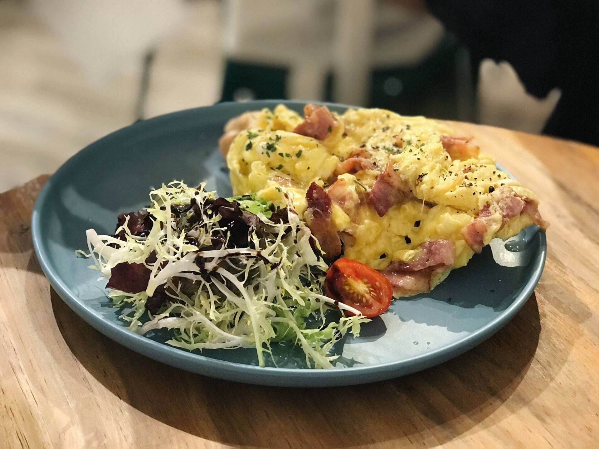 รีวิว N1 Coffee & Co. TST, Hong Kong อาหารเช้าอร่อย) โดยเฉพาะขนมปังค่ะ)