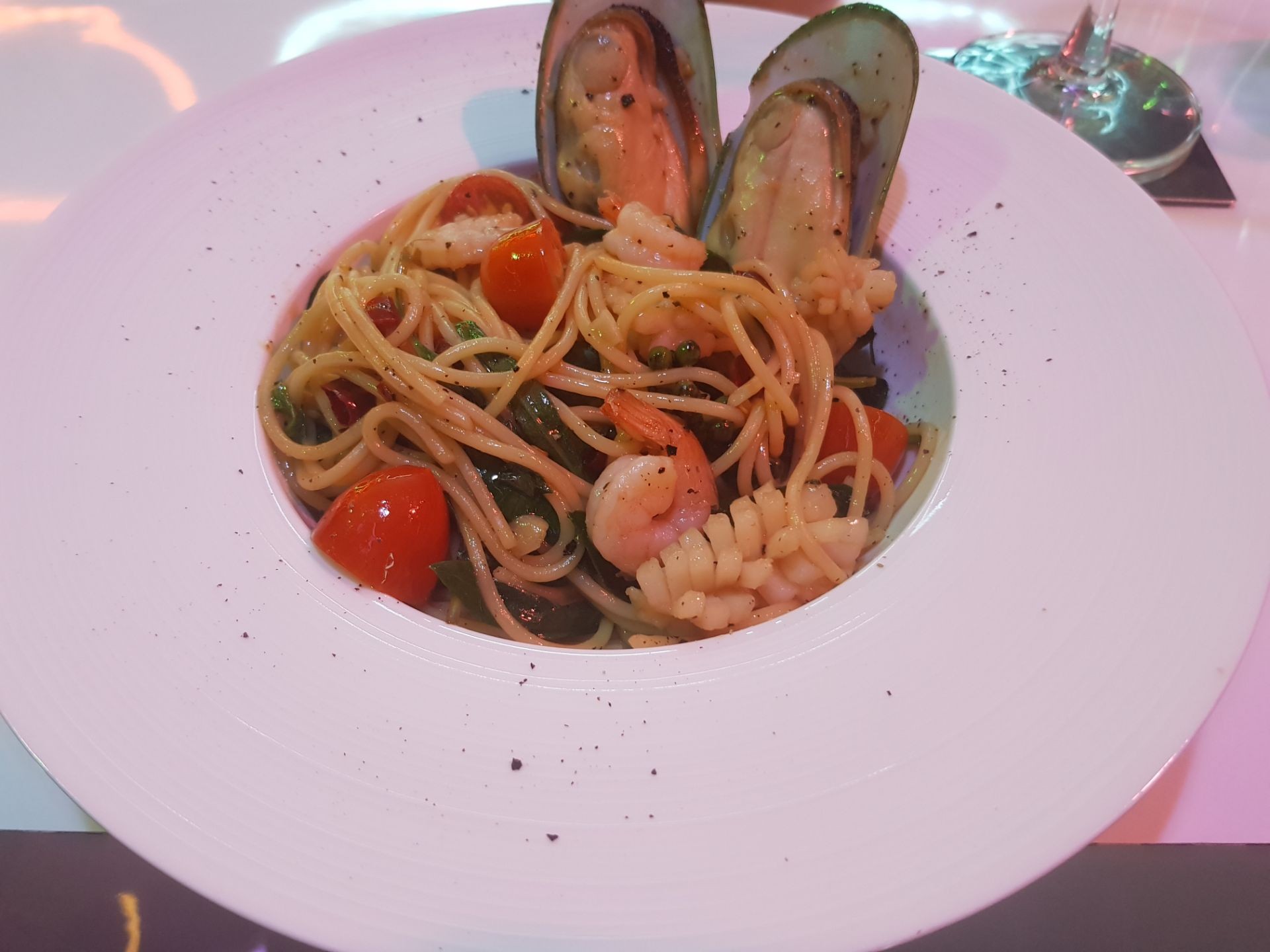 รูป The Lab Bar & Restaurant Wongnai