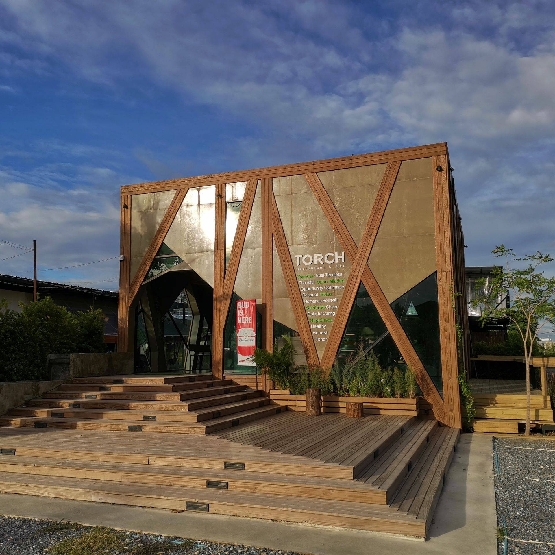 รีวิว Torch Restaurants เหมาะสำหรับปาร์ตี้กับเพื่อน