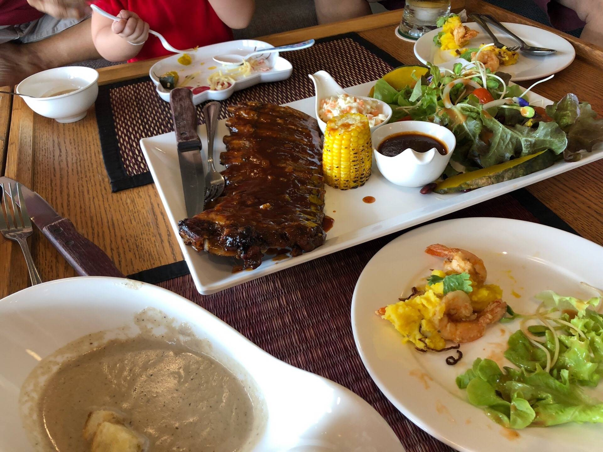 รีวิว Grills House Kanchanaburi อาหารดี หน้าตาดี รสชาตอร่อย ดีกว่า