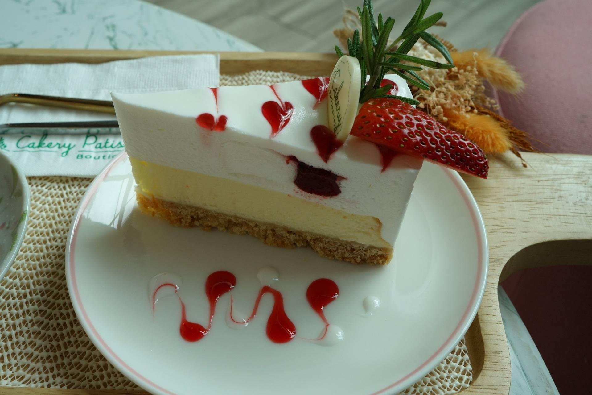 Strawberry Marshmallow Delivery ร้าน เค้กเกอรี่ พาทิซเซอรี่ส์ บูธีค