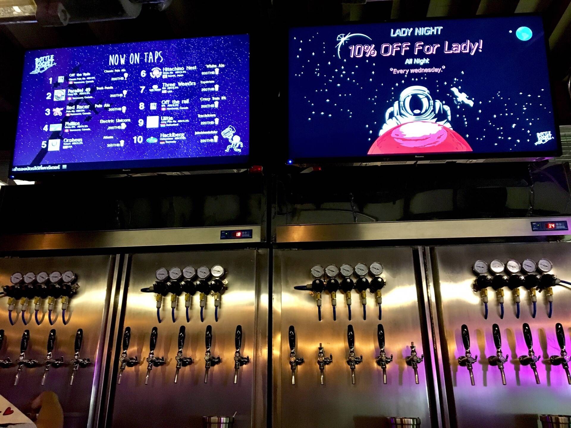 รูป Bottle rocket craft beer bar สนามเป้า