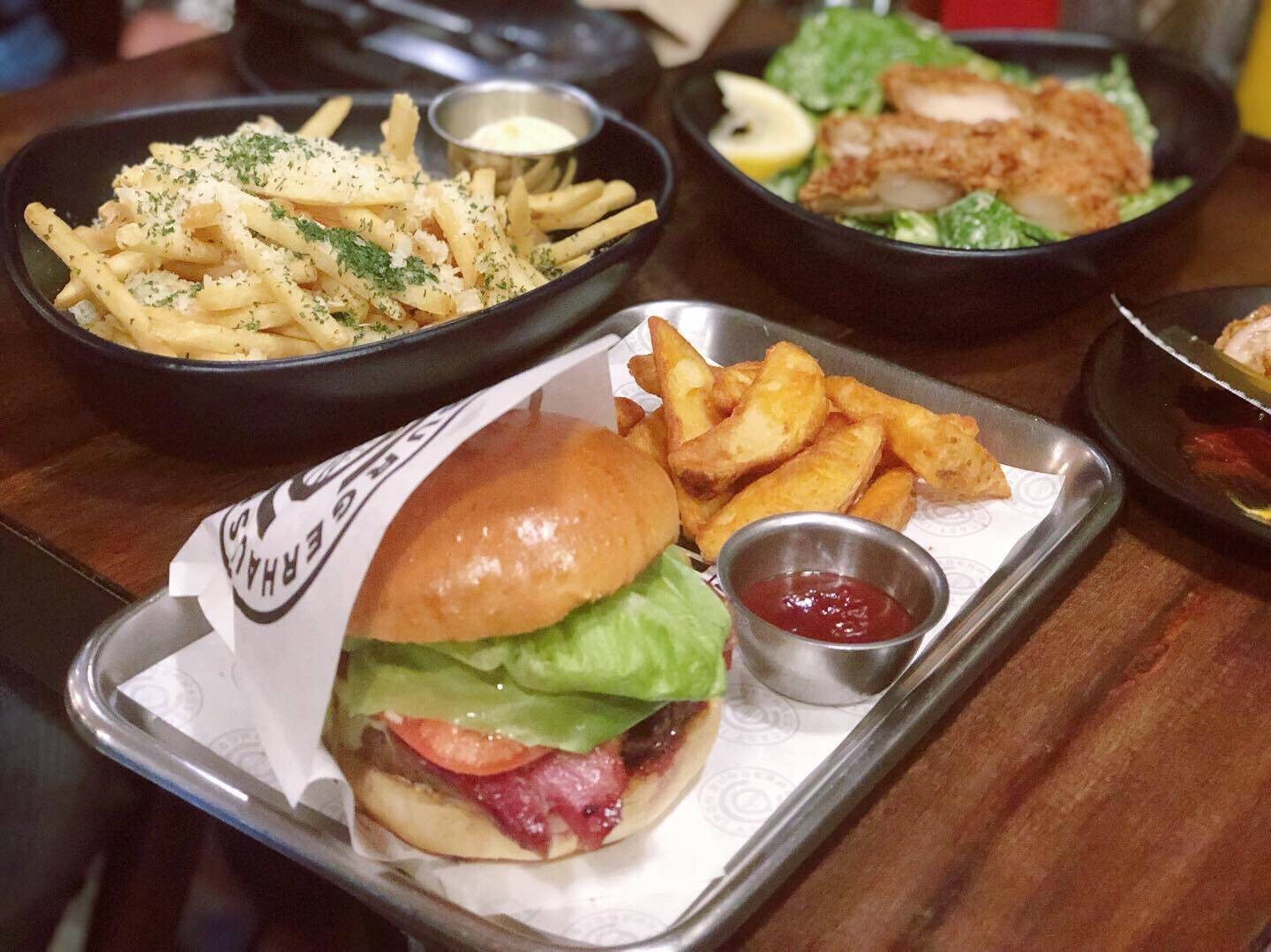 รูป Cast Iron Burgerhaus