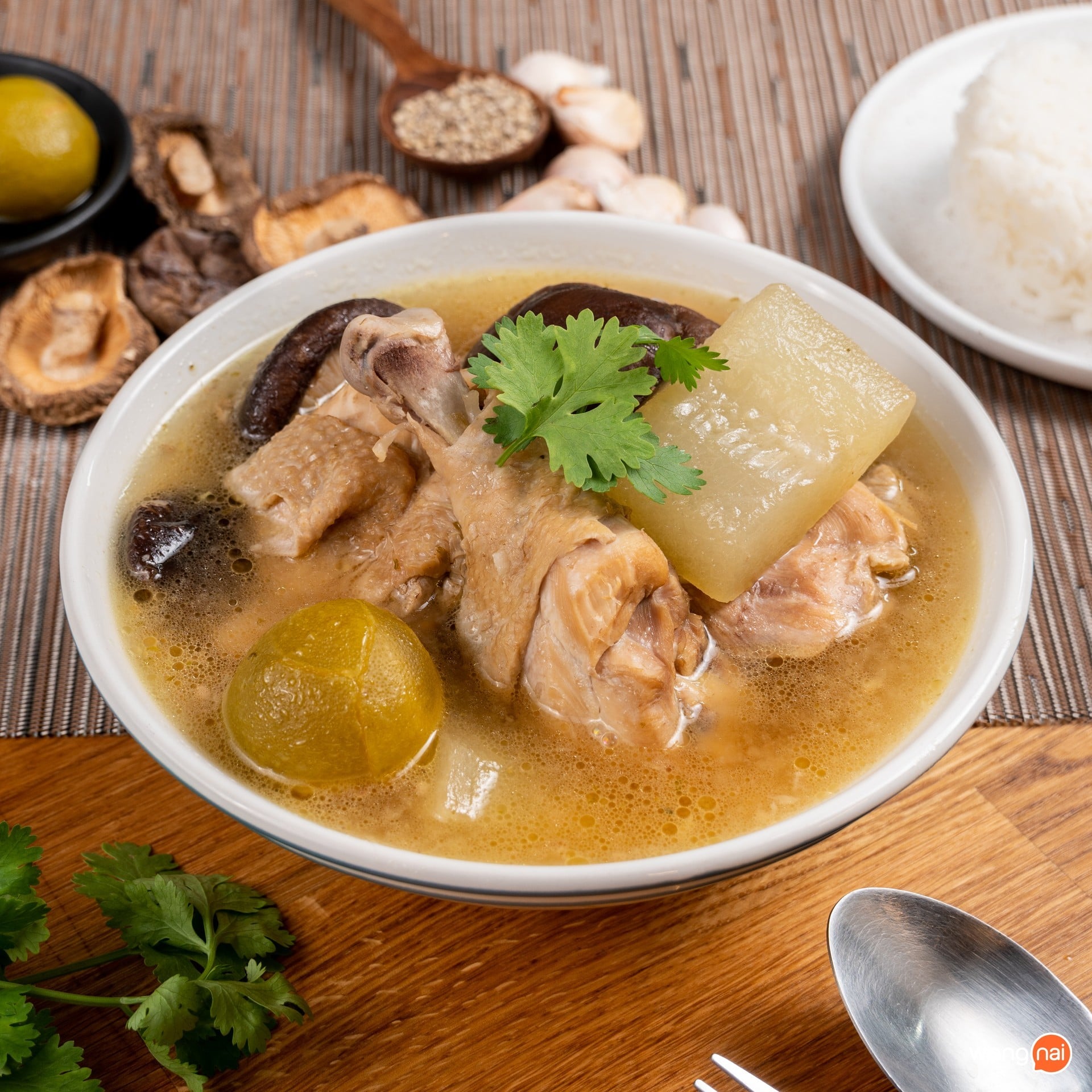 ไก่ตุ๋นมะนาวดอง