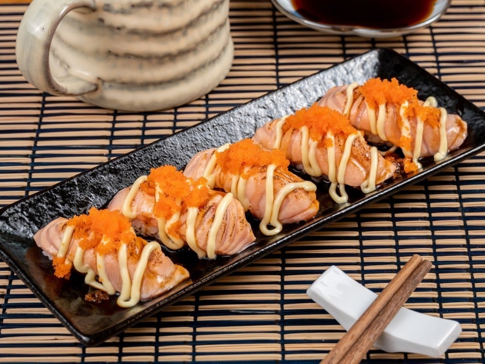 ซูชิแซลมอนพ่นไฟ