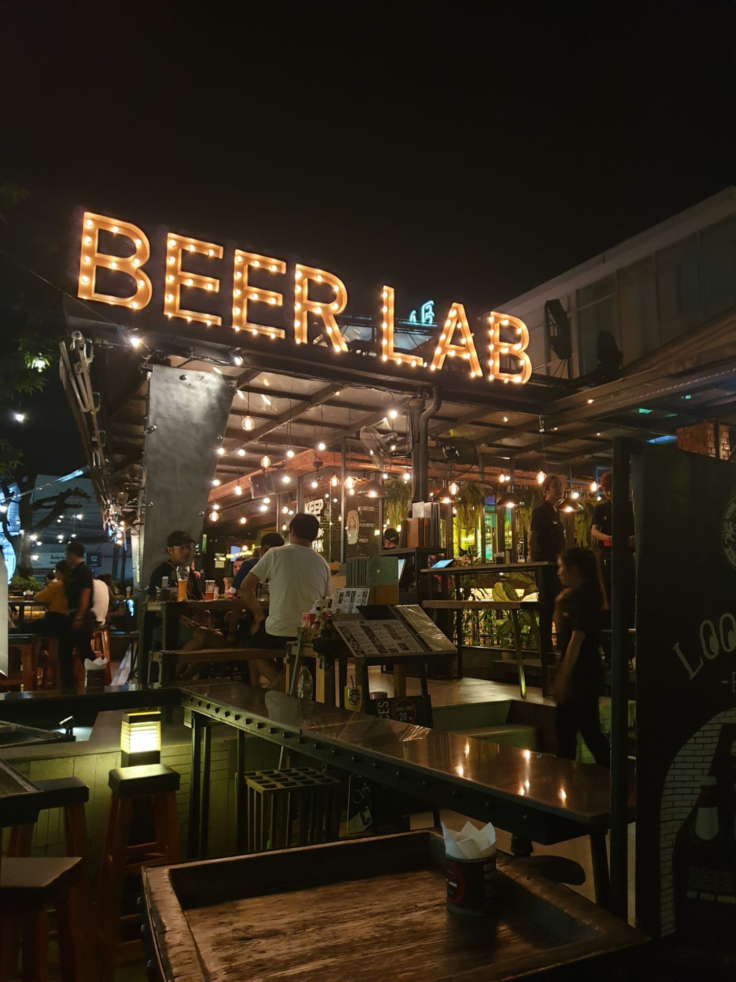 รีวิว Beer Lab Chiangmai เบียร์ให้เลือกเยอะ Wongnai