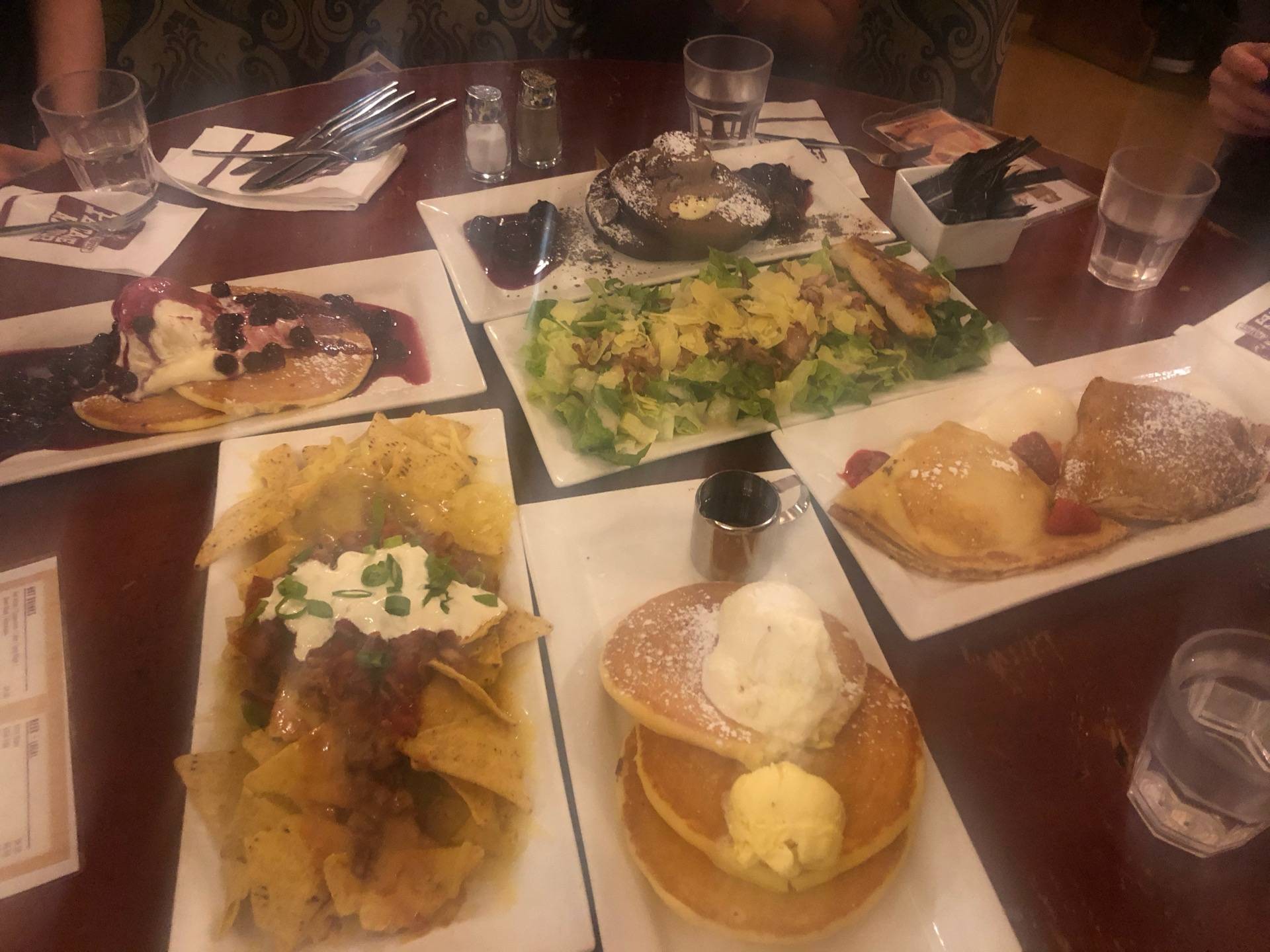 รีวิว Pancake Manor ร้านแพนเค้ก24ชม. แนะนำดาร์กเชอร์รี่แพนเค้ก อาหาร