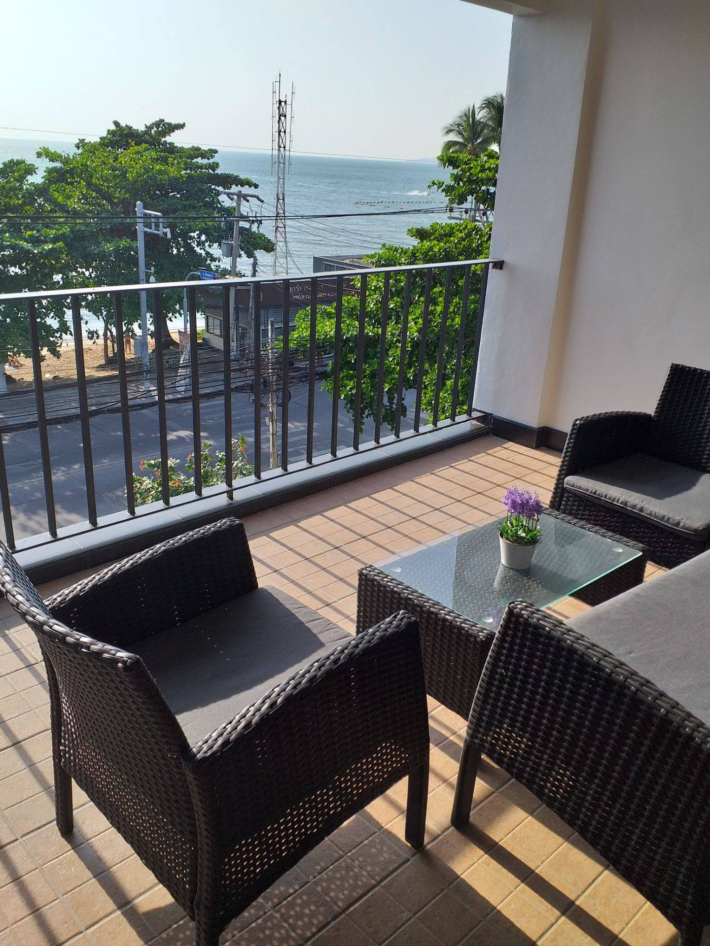 รีวิว Beach Gallery House Pattaya - ชอบ.........