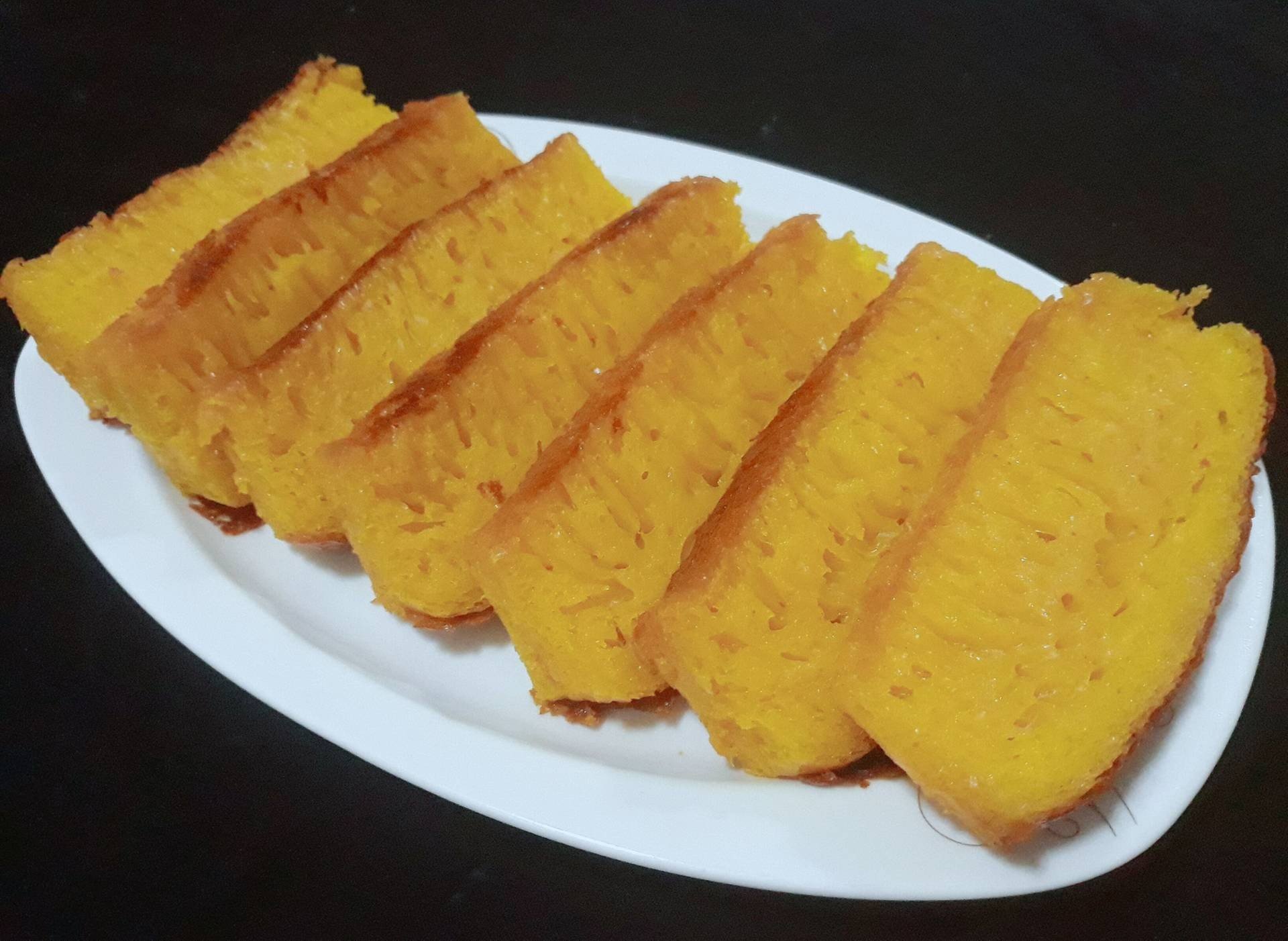 เค้กอินโดนีเซีย บีกาอัมบน (Bika Ambon) หรือ Kuih Bingka