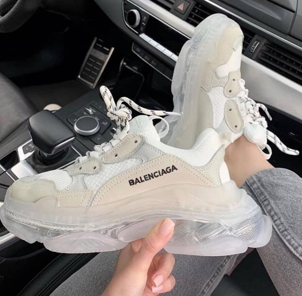 ส่องไอเทมสุดคูลแบรนด์ 'Balenciaga' ที่สายแฟไม่ควรพลาด!!