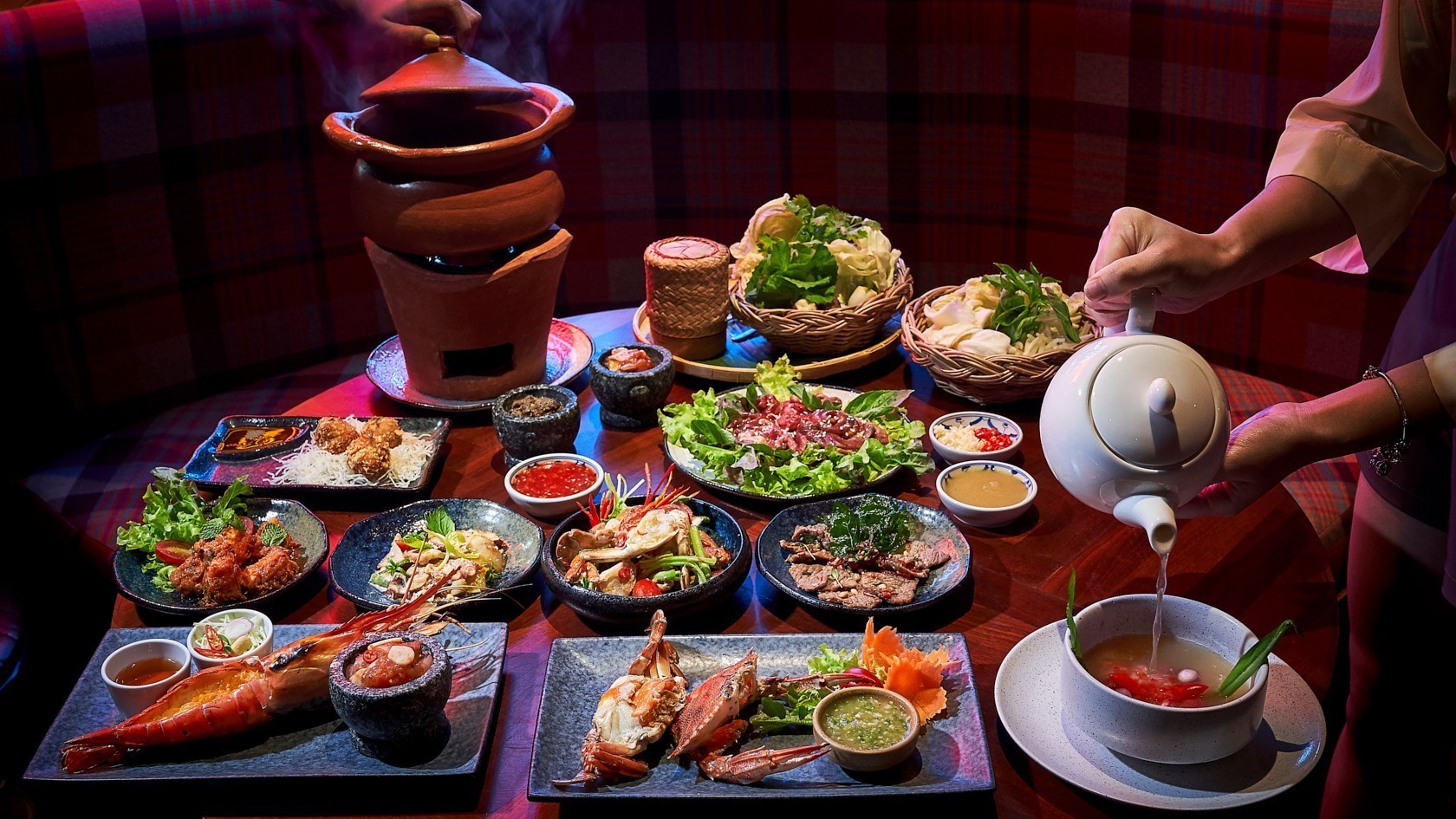 ดีลส่วนลดพิเศษร้าน Ross Kitchen at Akara Bangkok อนุสาวรีย์ชัยสมรภูมิ