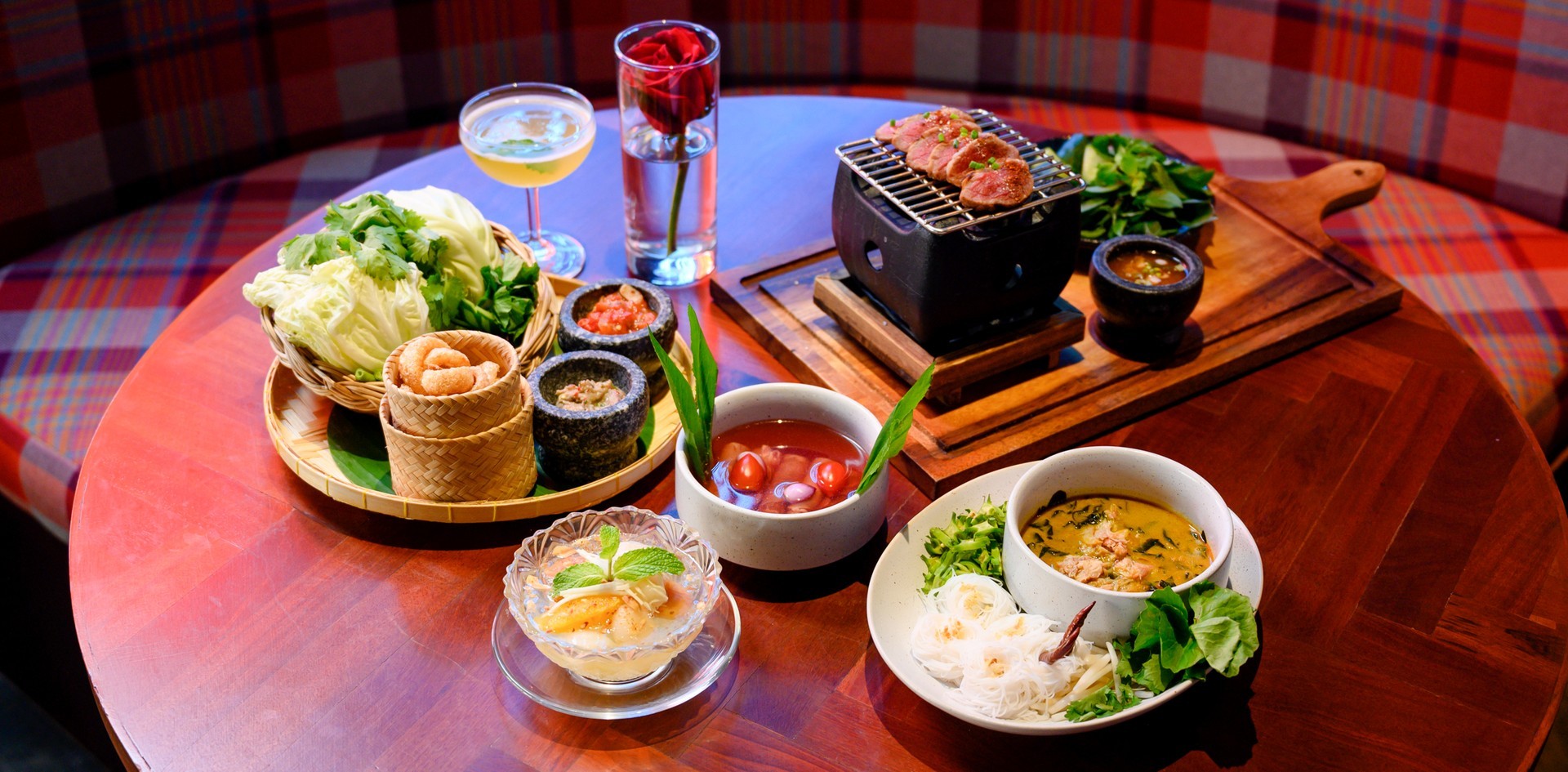 ดีลส่วนลดพิเศษร้าน Ross Kitchen at Akara Bangkok อนุสาวรีย์ชัยสมรภูมิ