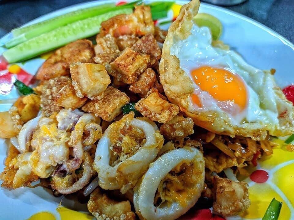 ผัดไทยในอู่ ผัดไทยกากหมูสูตรโบราณ - สั่งอาหารเดลิเวอรี | Wongnai x LINE MAN