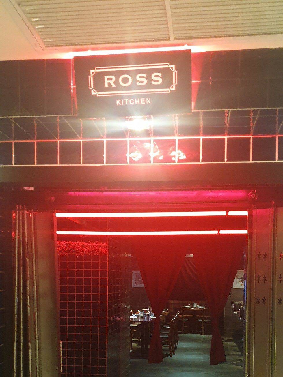 รีวิว Ross Kitchen at Akara Bangkok อนุสาวรีย์ชัยสมรภูมิ รางน้ำ
