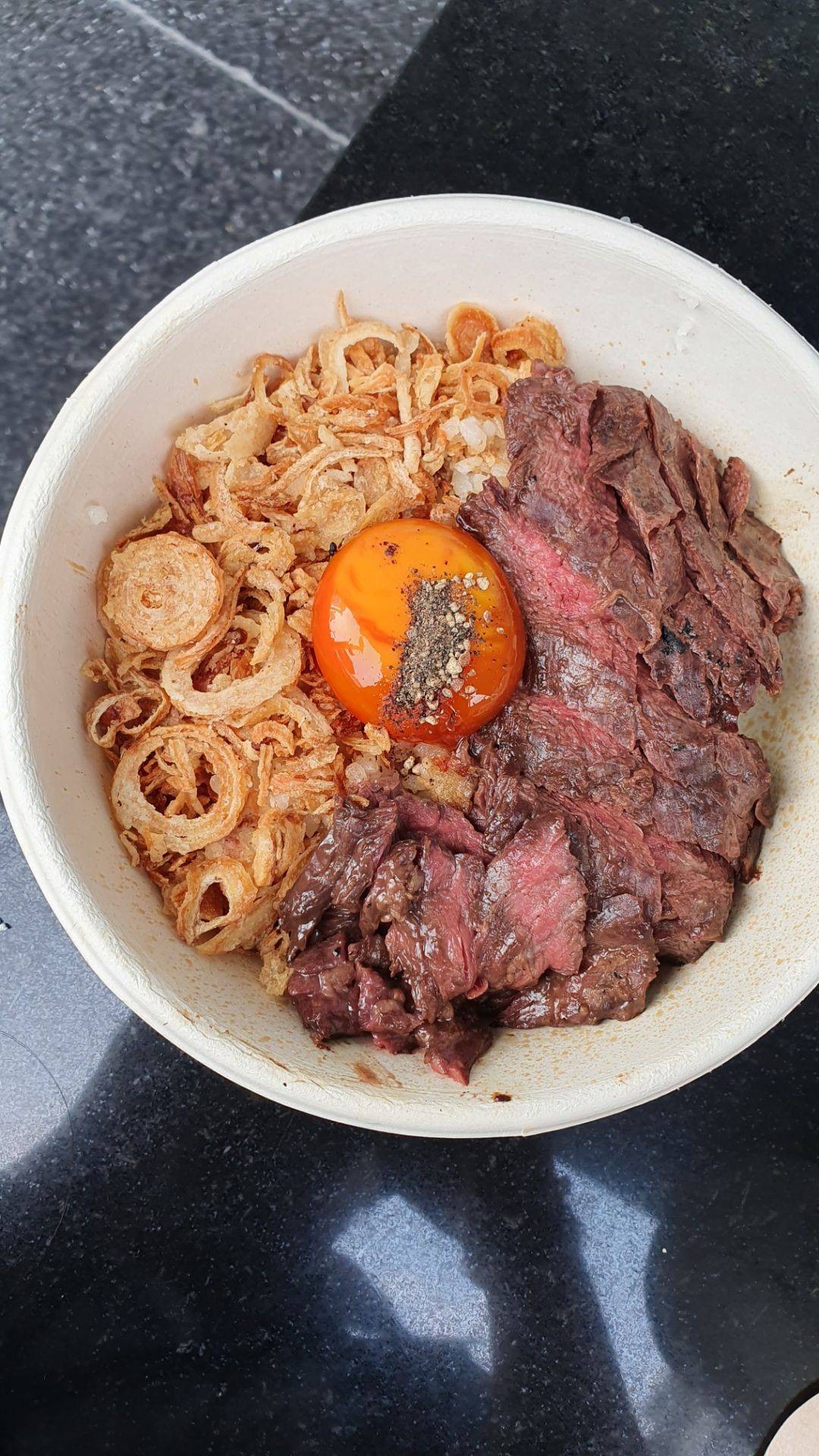 Beef steak rice bowl ร้าน ฉัน - Chunn เอกมัย