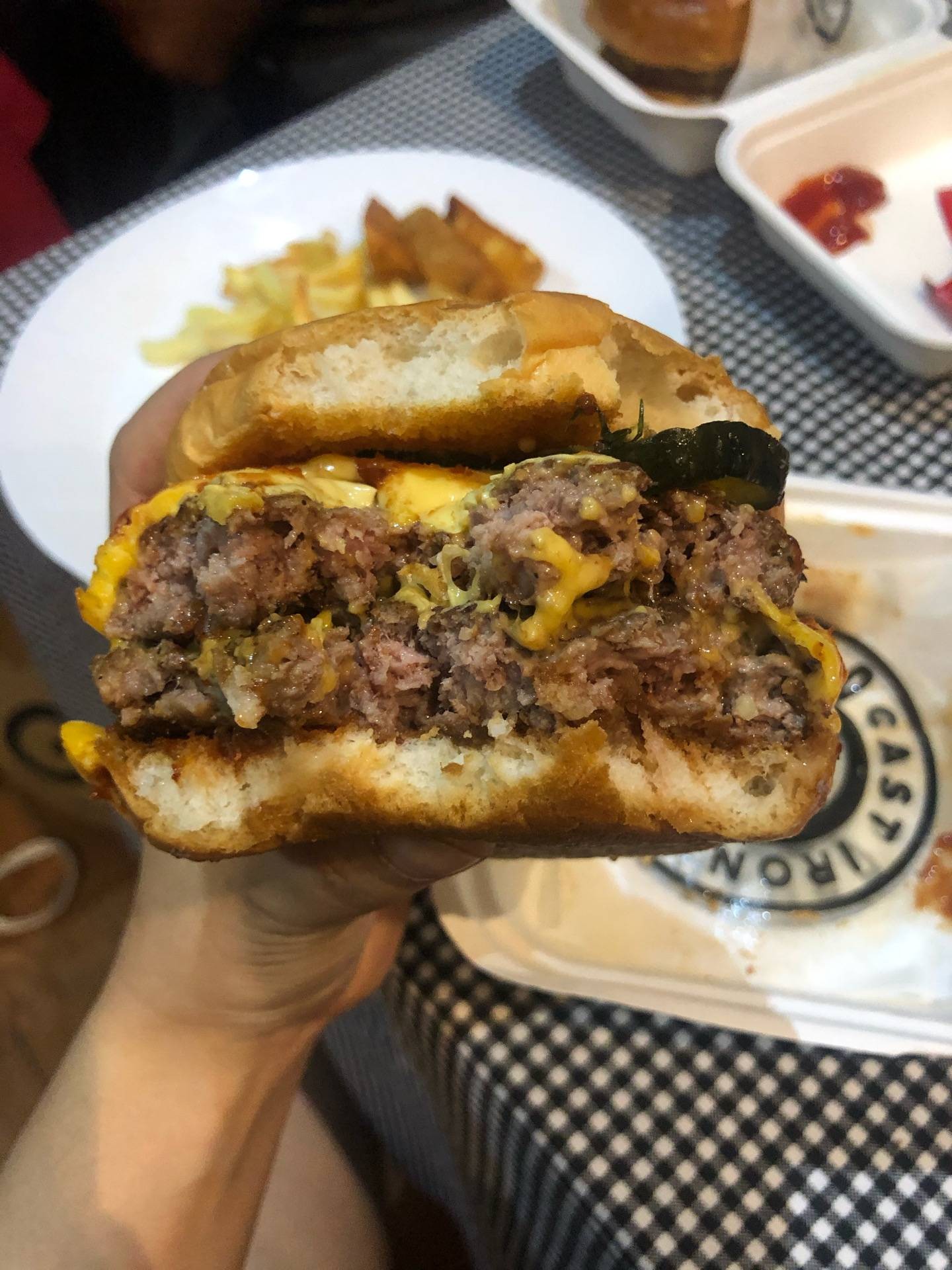 ดับเบิ้ลสแต๊ค ร้าน Cast Iron Burgerhaus Wongnai