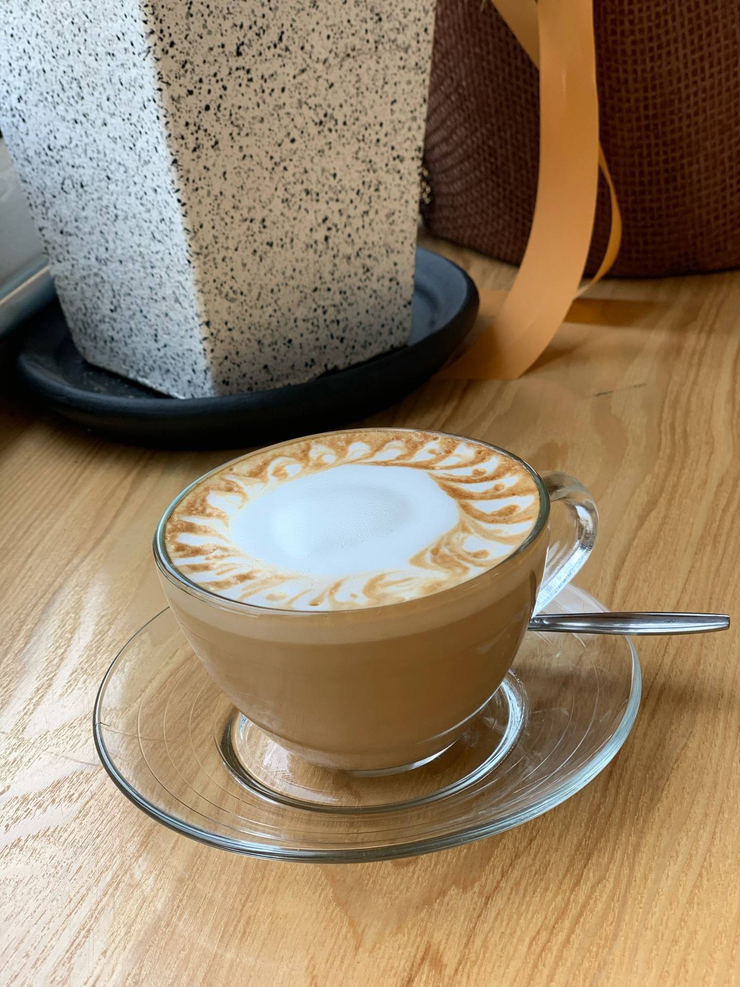 รีวิว Care Na Cafe' Phitsanulok แคนา กาแฟ ลาเต้ร้อน เมล็ดกาแฟพรีเมี