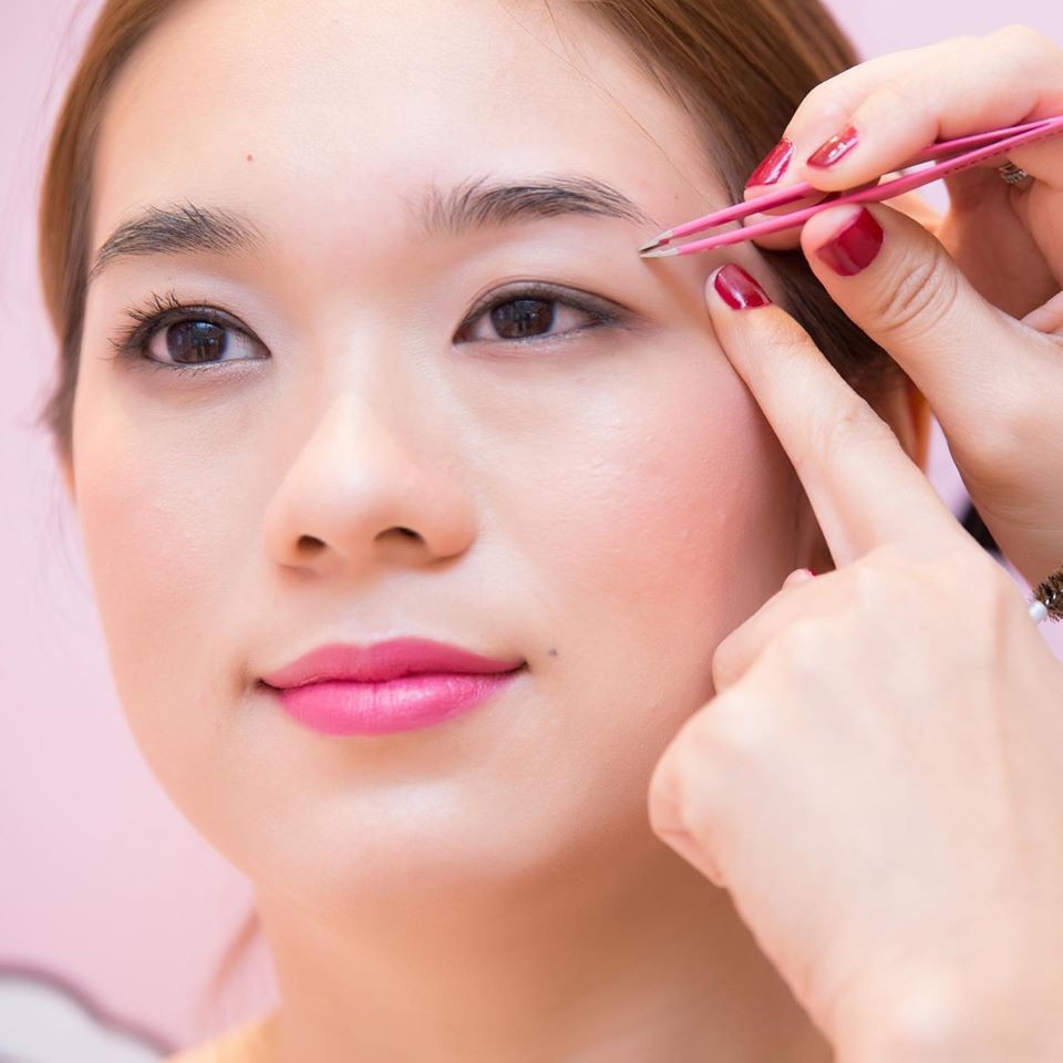 ร้าน Benefit Brow Bar The Emporium Wongnai