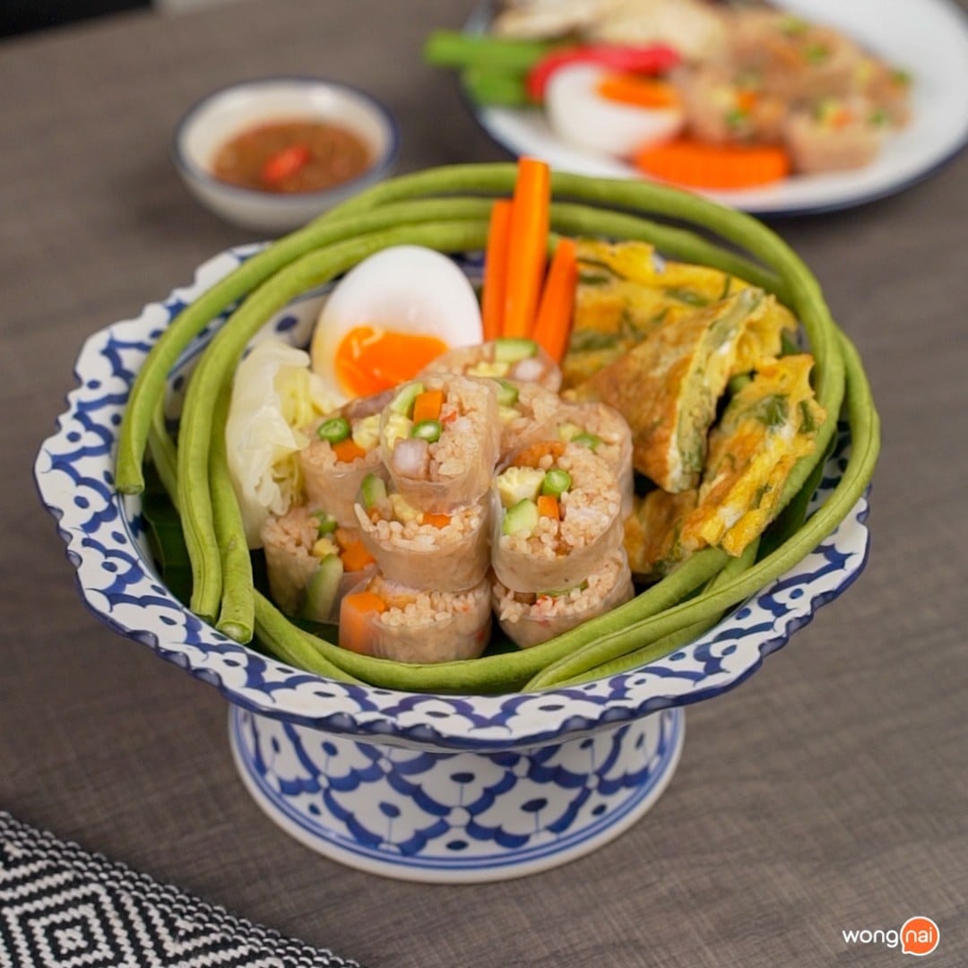 โรลข้าวน้ำพริกกะปิหมูทอด