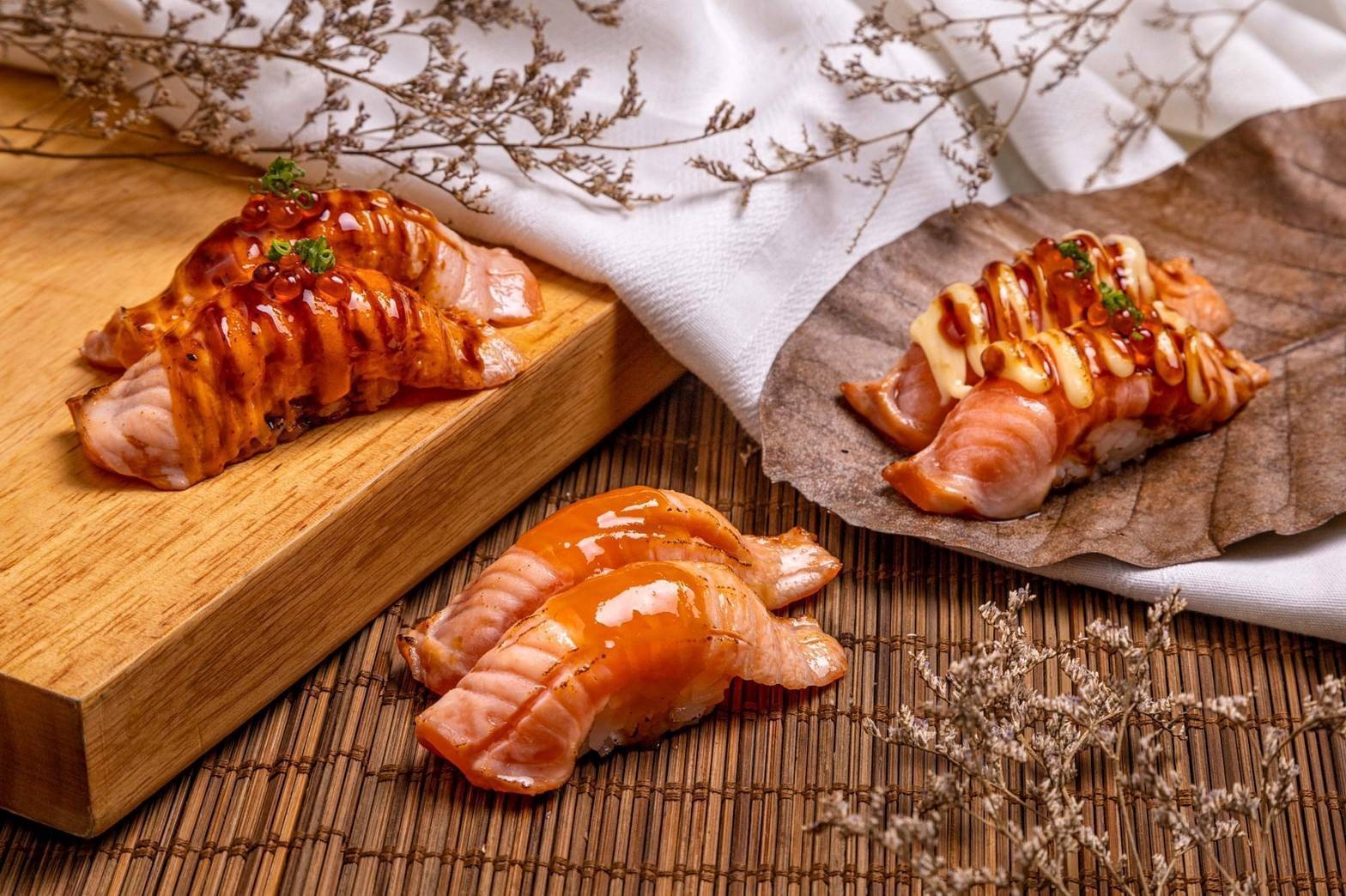 แซลมอนซูชิ เซ็ต ร้าน Penguin Eat Shabu Terminal 21 ชั้น5 - Wongnai