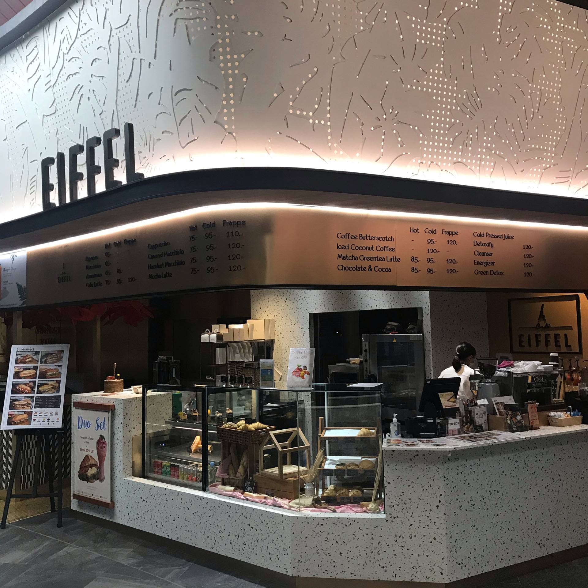 รีวิว Eiffel pizza bar Velaa มาช่วงเย็นลด 50 ครับ