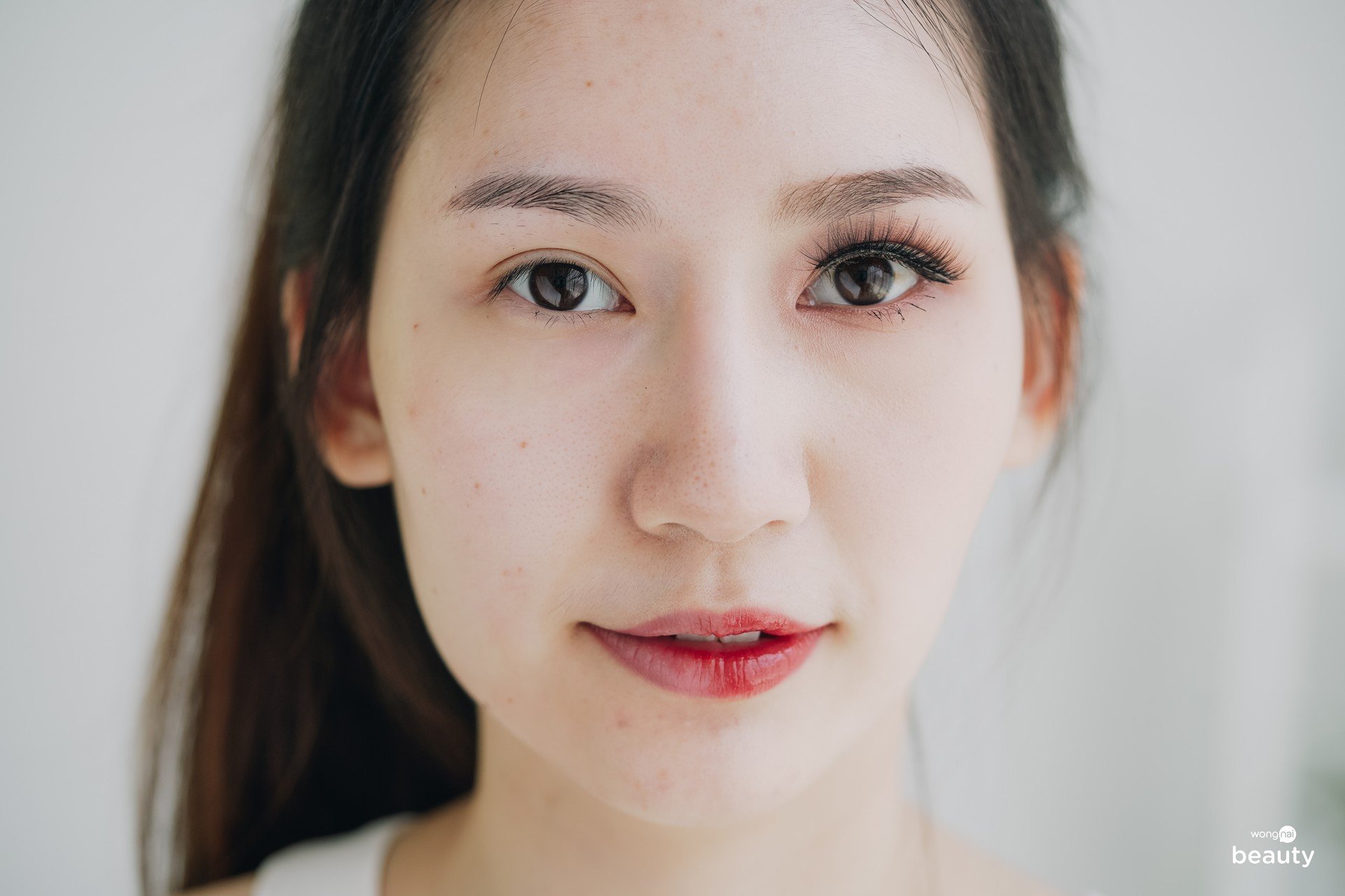 จะเห็นได้ว่าเมคอัพต่าง ๆ ละลายหลุดมากับเนื้อโฟมเลยค่ะ