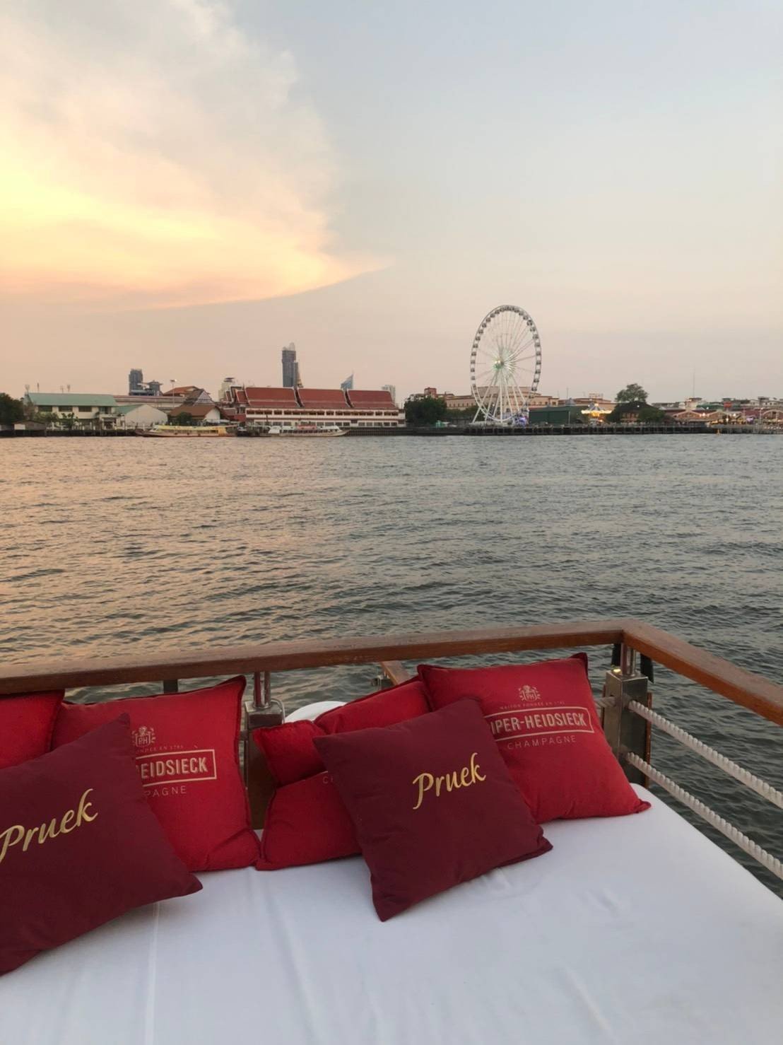 รีวิว Pruek Cruise - ล่องเรือดินเนอร์หรู อาหารอร่อย บรรยากาศดีมากกกก