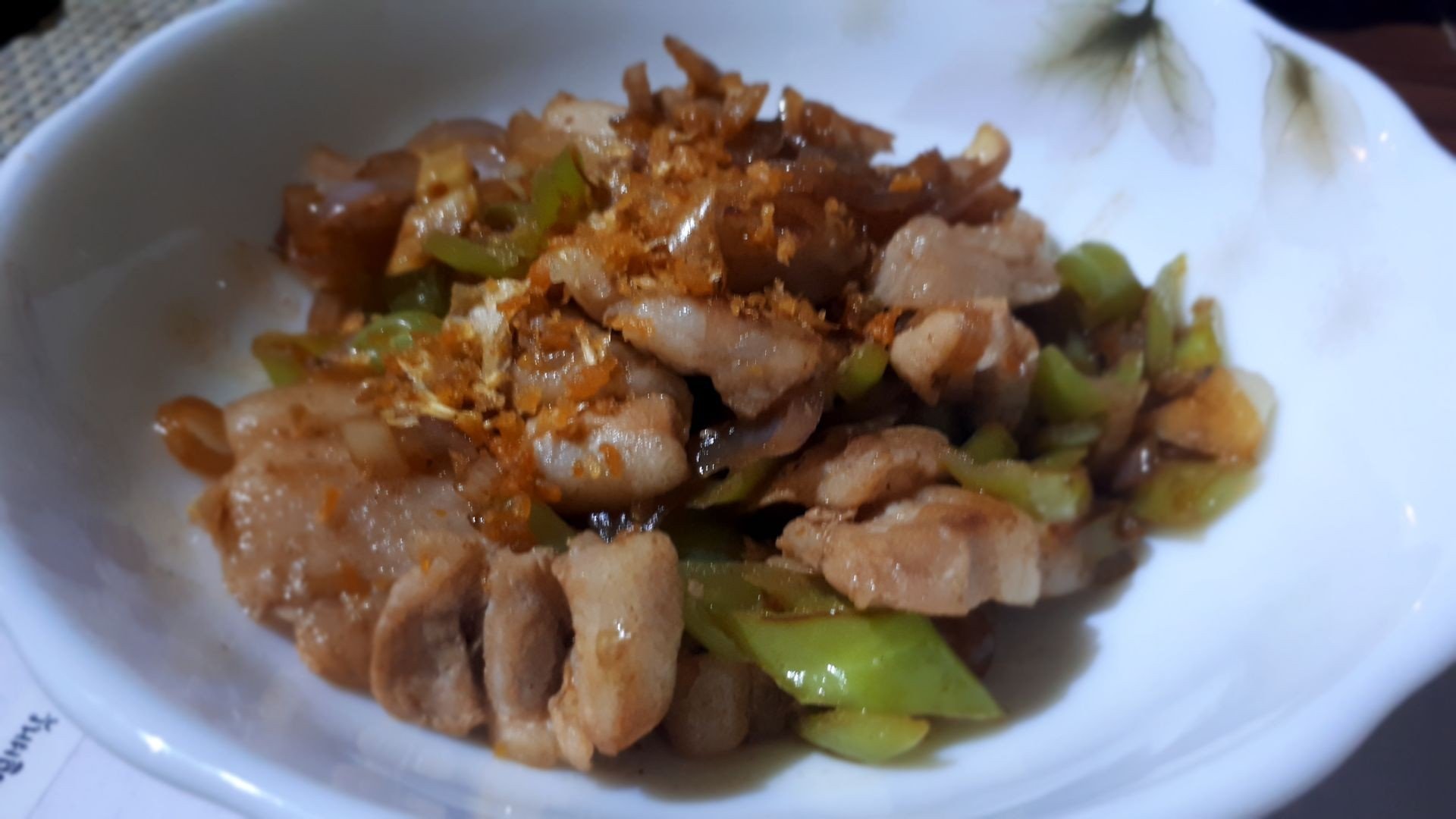 หมูสามชั้นผัดพริกหยวก