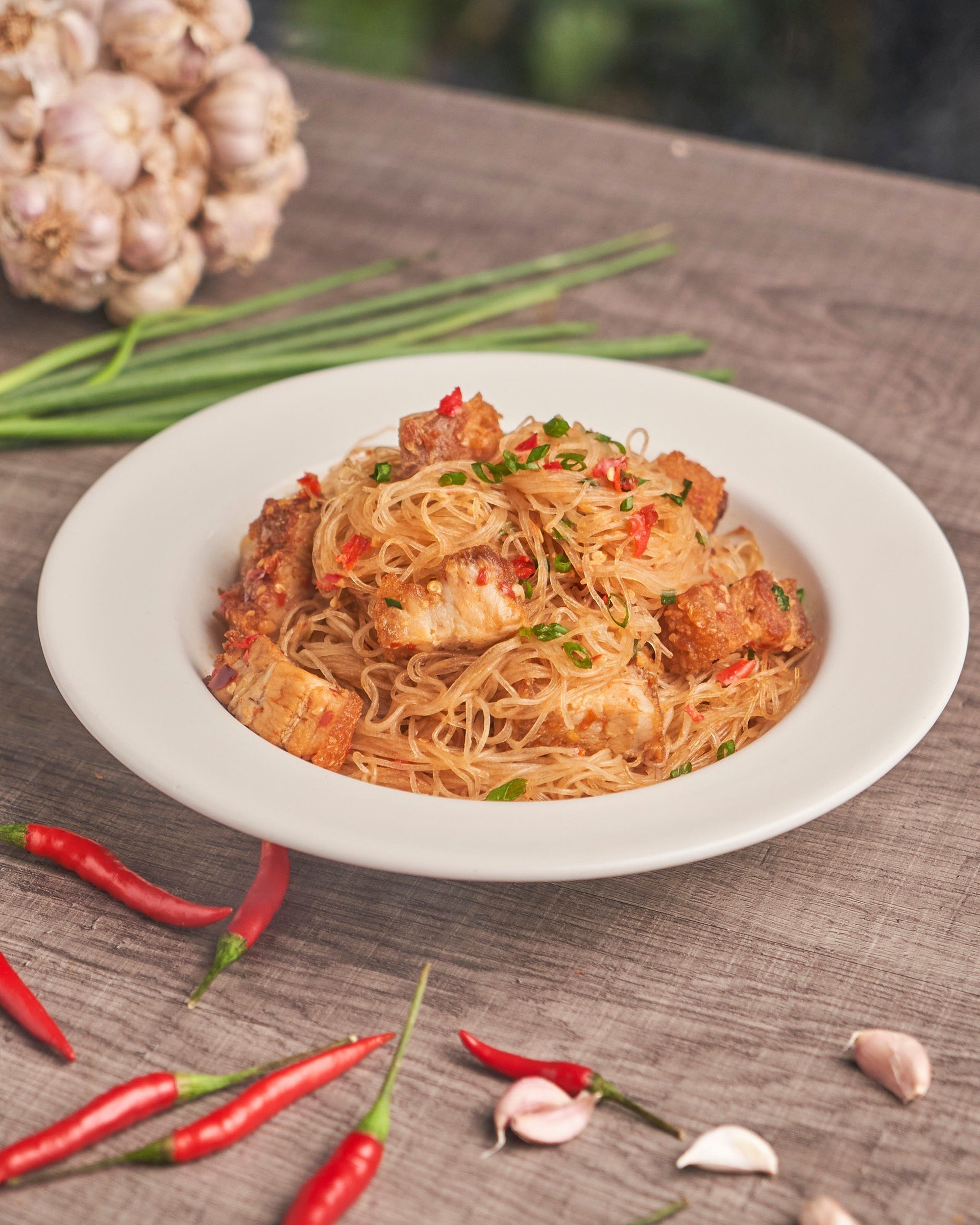 วุ้นเส้นหมูกรอบคั่วพริกเกลือ