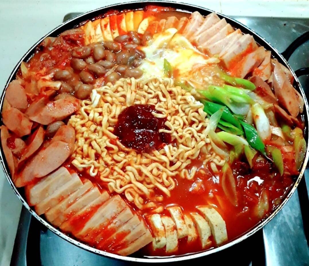 บูเดชิเก/บูเดจิเก (หม้อไฟเกาหลี) budae jjigae army base stew