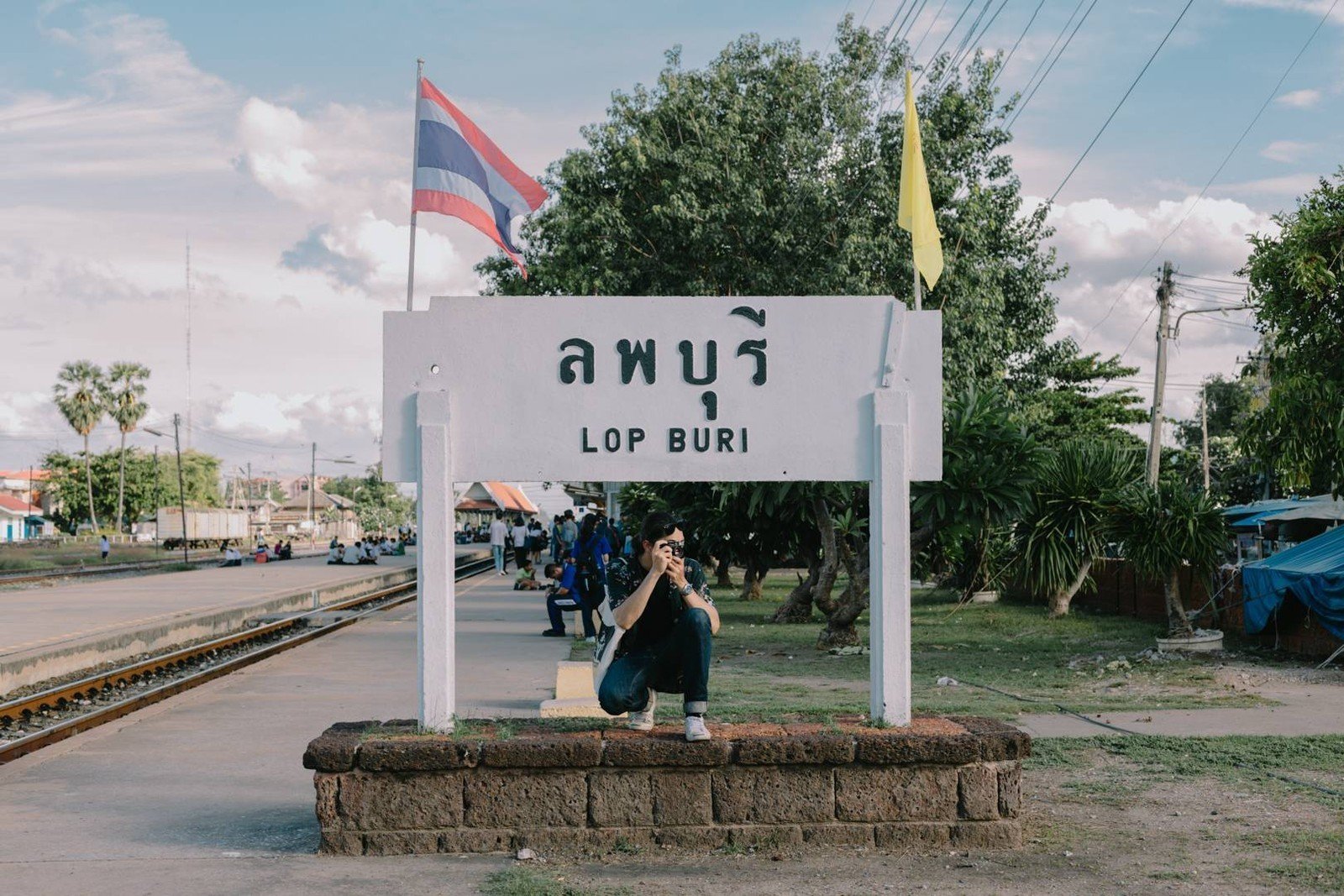 นั่งรถไฟไปเที่ยวสถานีรถไฟลพบุรี